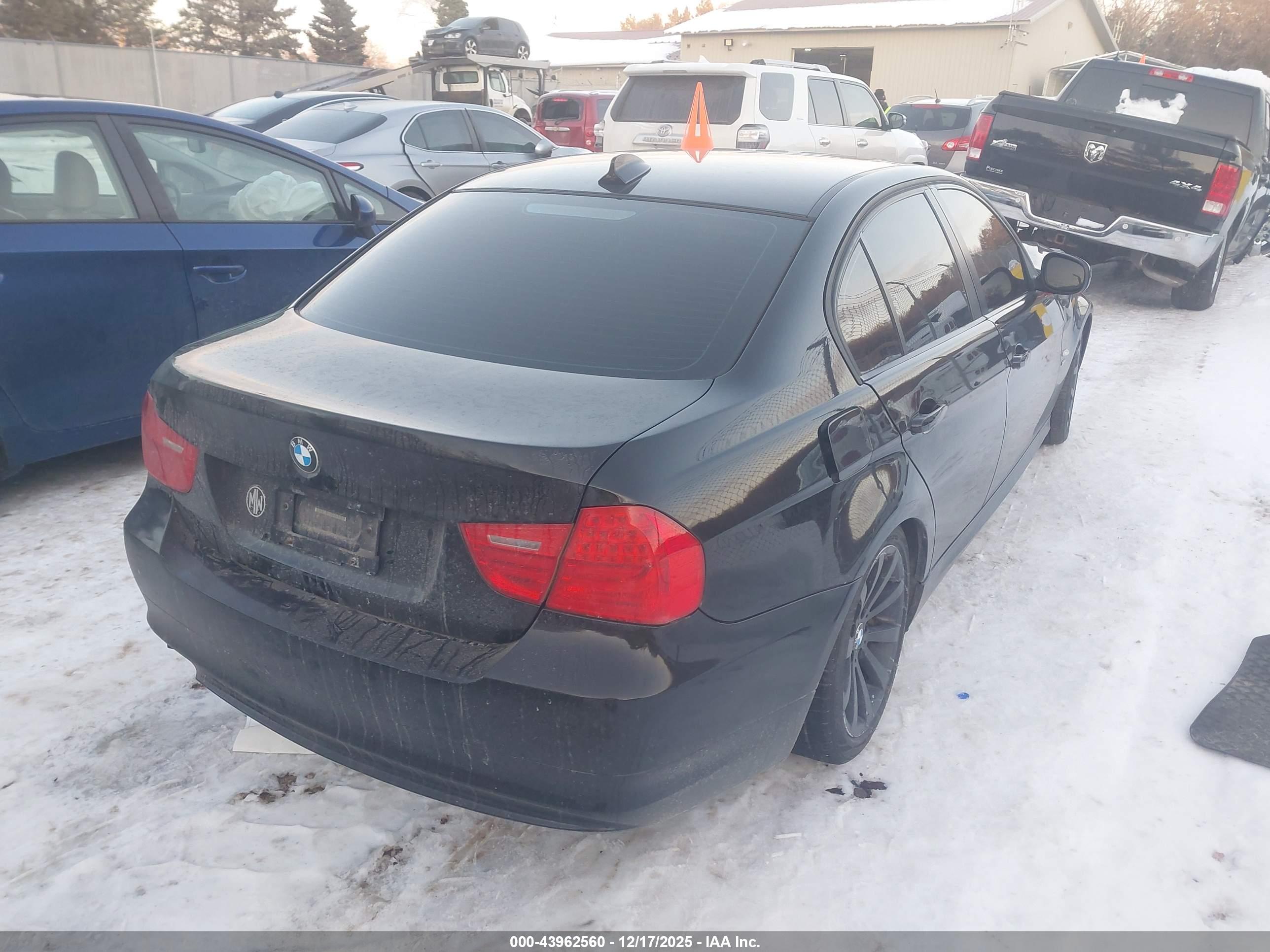 BMW 328I image 4
