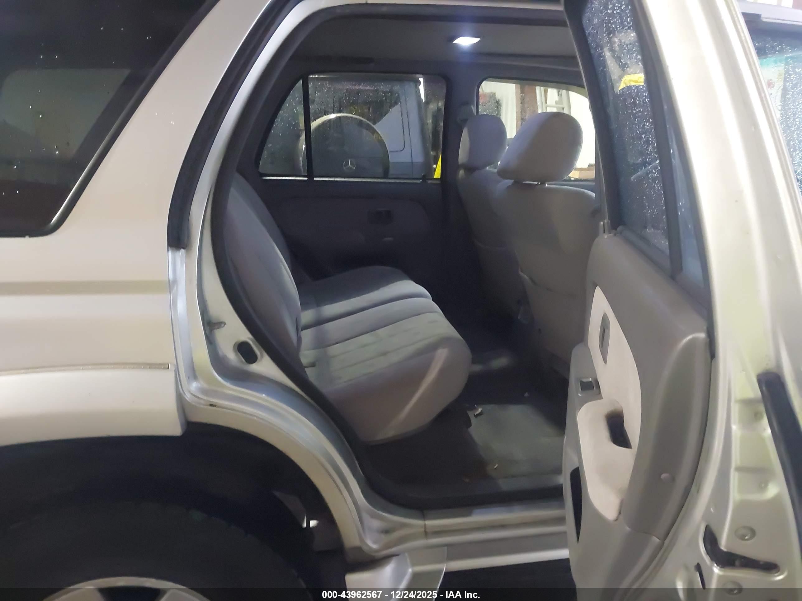 TOYOTA 4RUNNER image 8