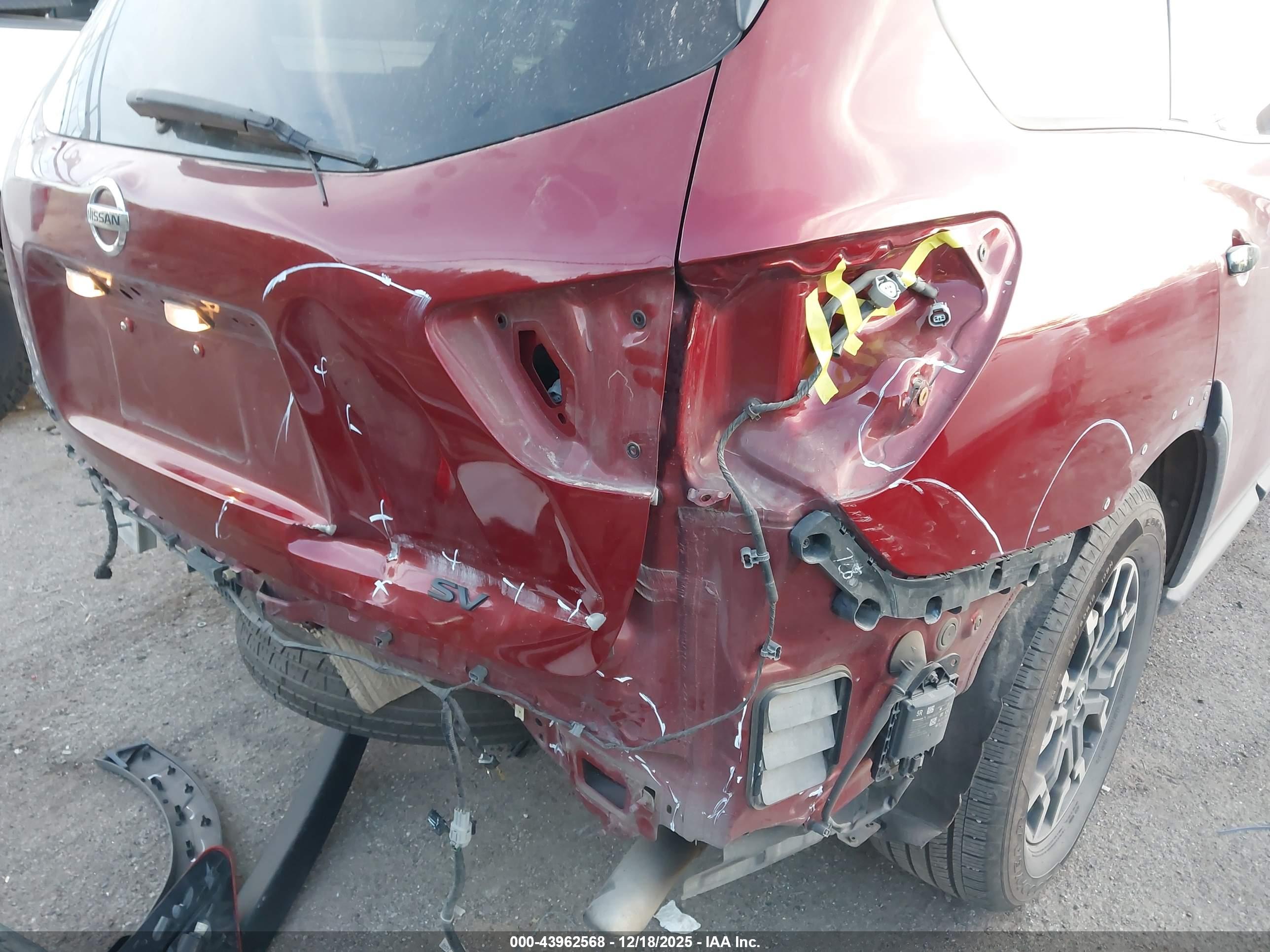 NISSAN PATHFINDER image 6