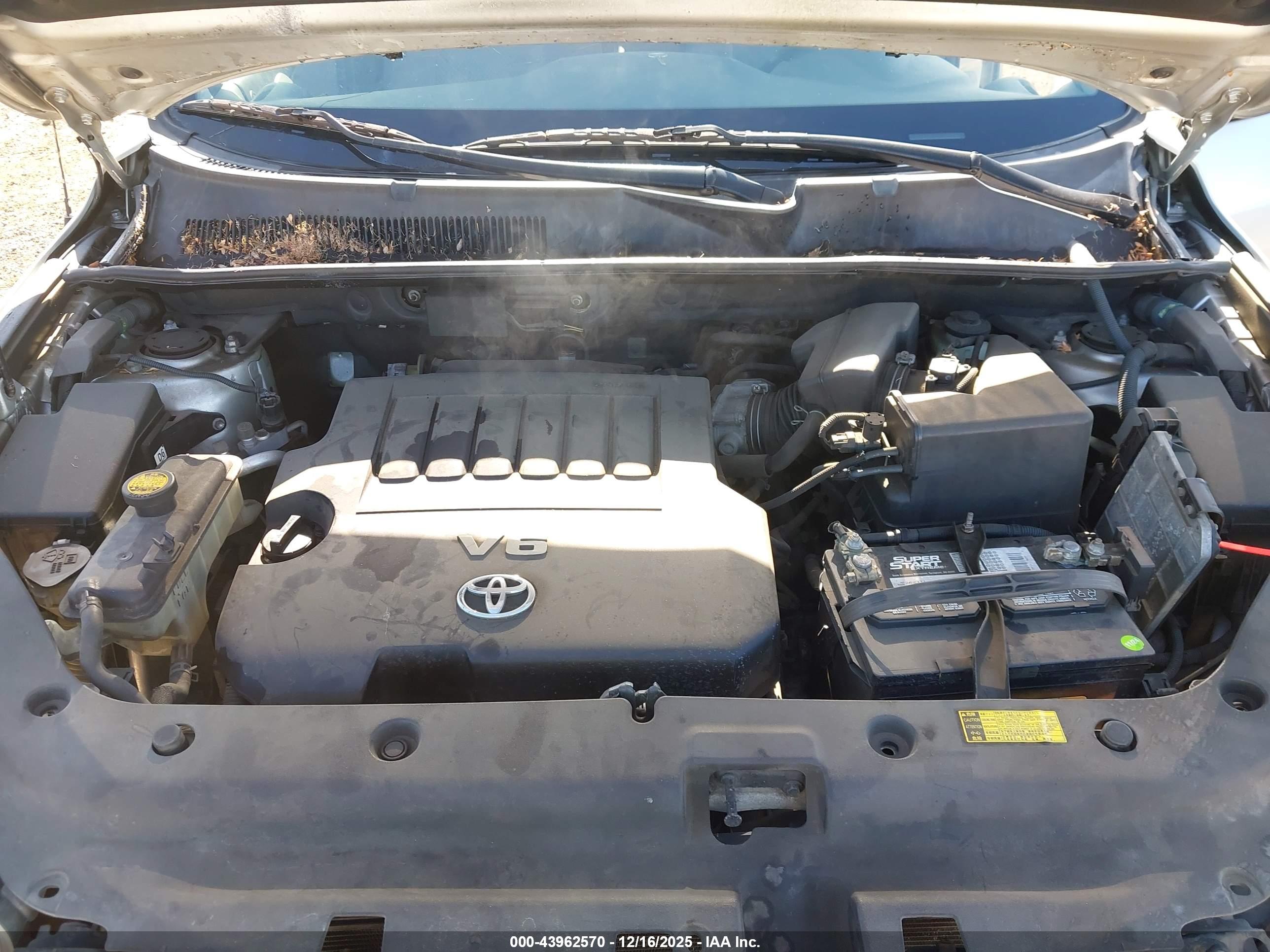 TOYOTA RAV4 image 10