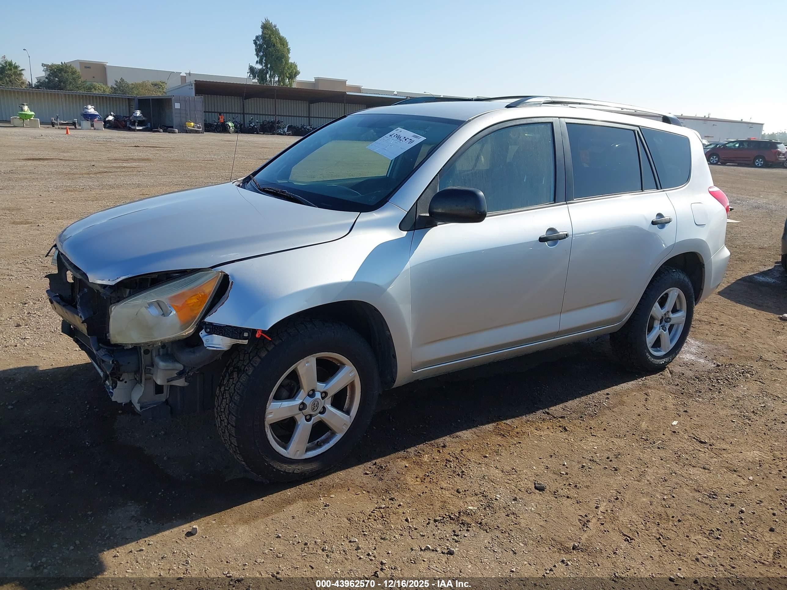 TOYOTA RAV4 image 2
