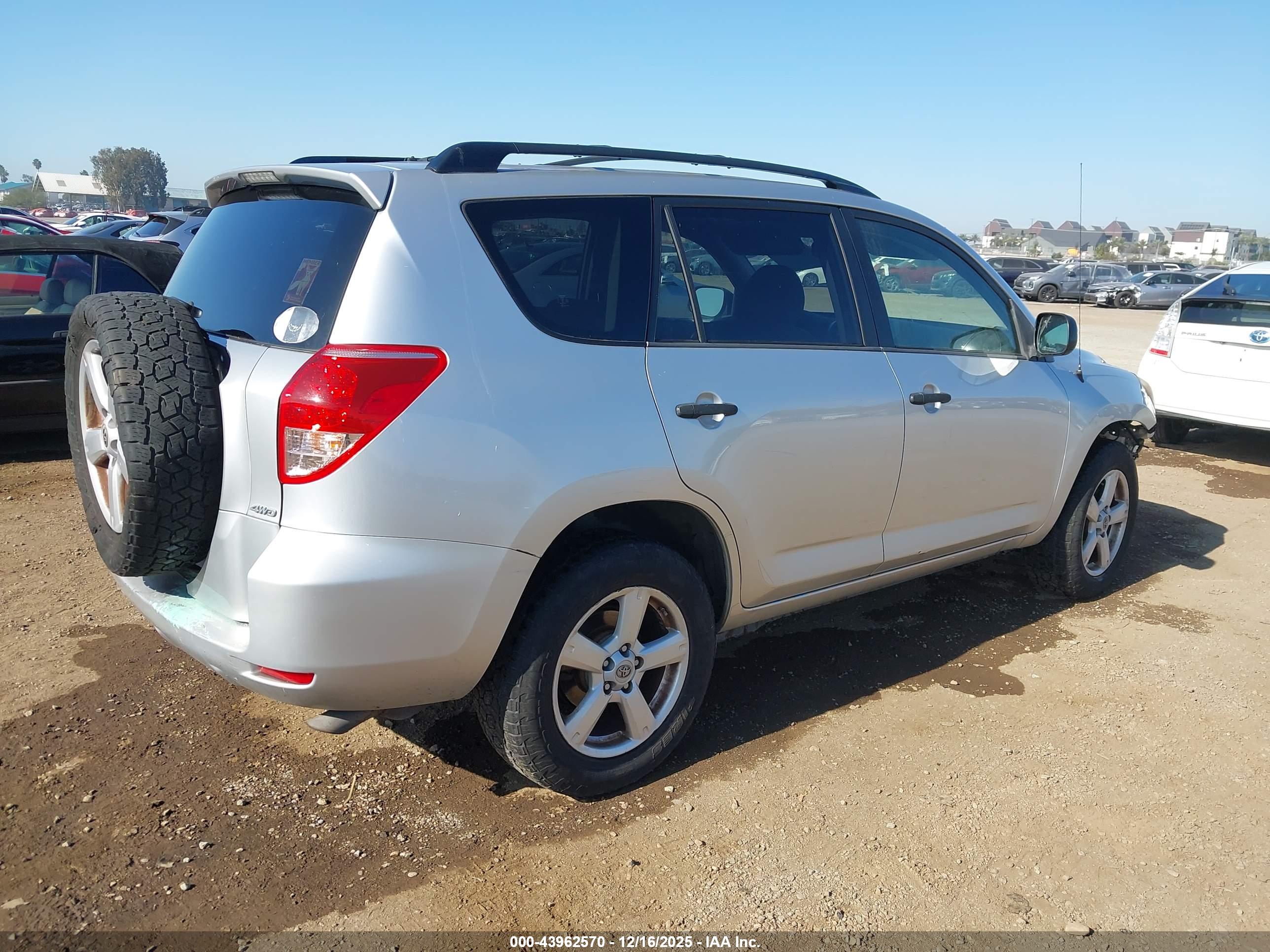 TOYOTA RAV4 image 4