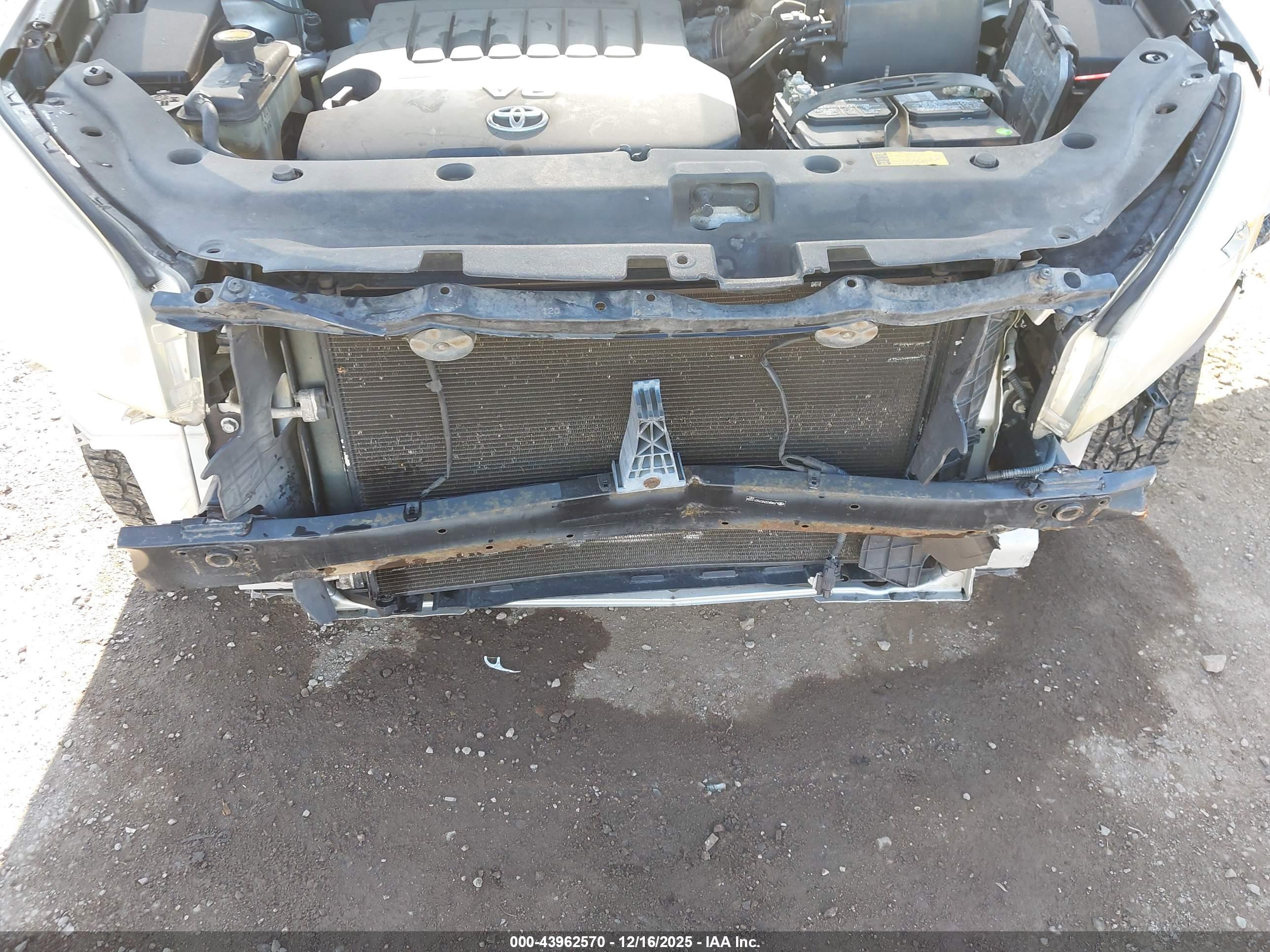 TOYOTA RAV4 image 6