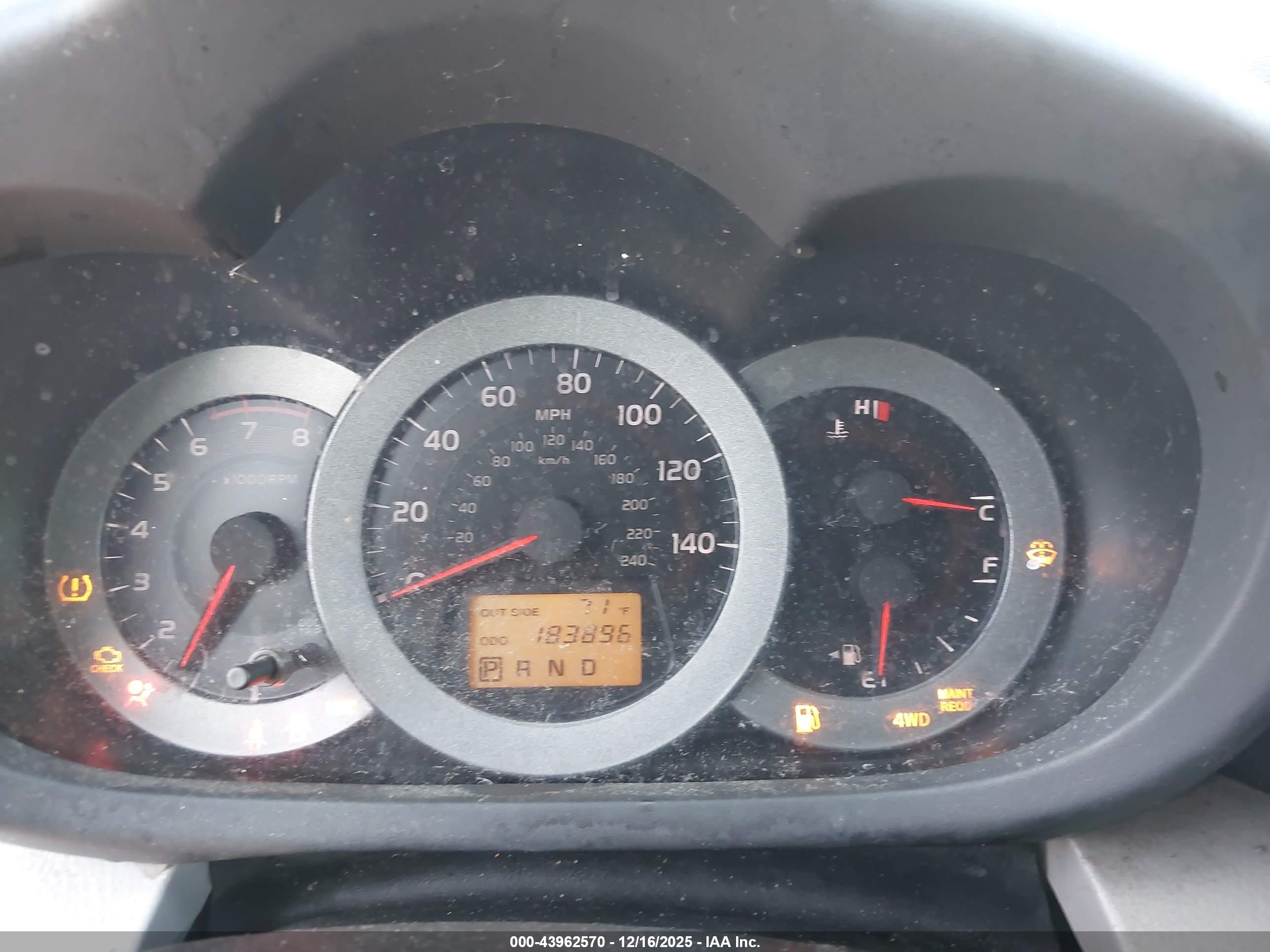 TOYOTA RAV4 image 7