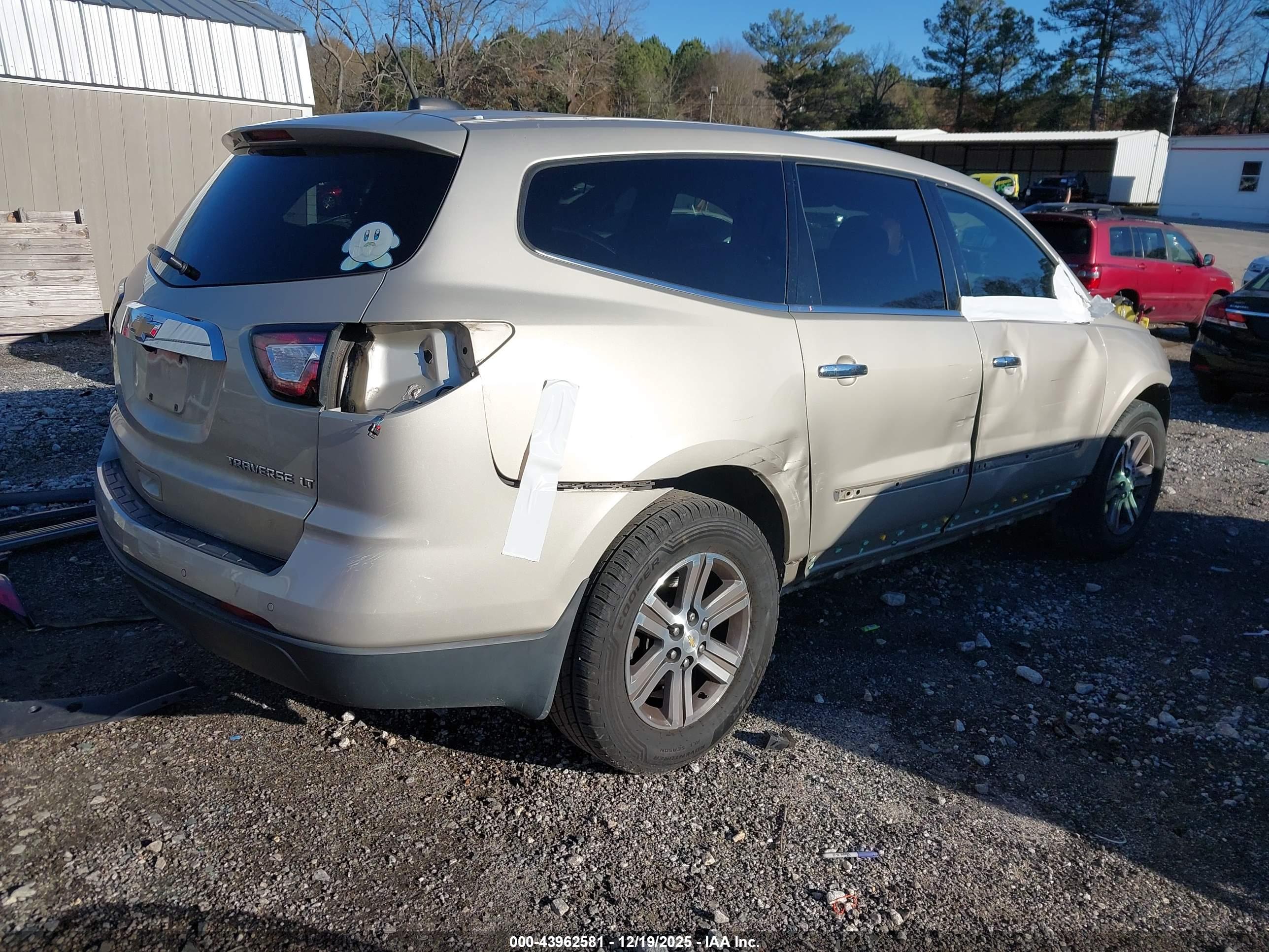 CHEVROLET TRAVERSE image 4