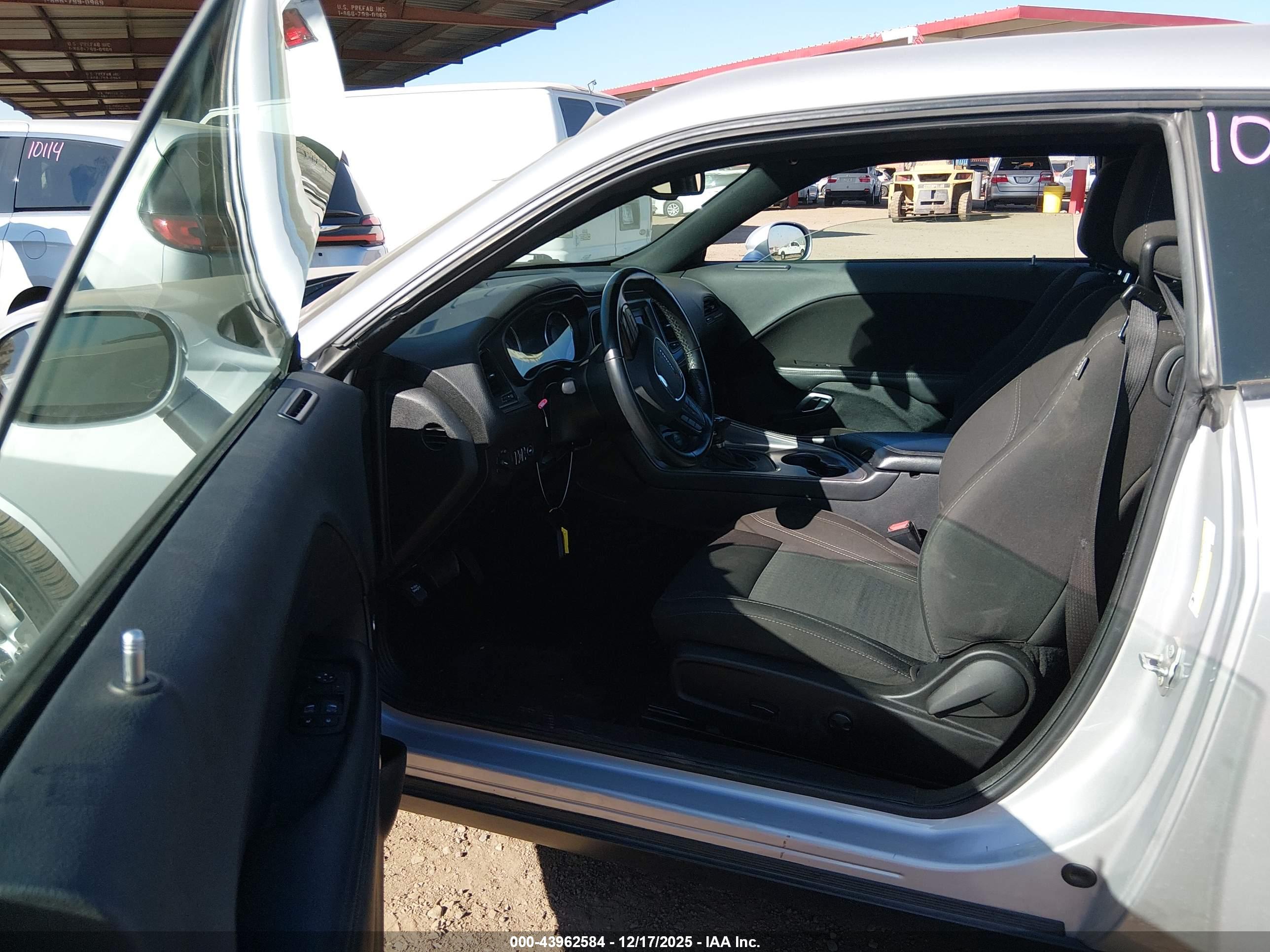 DODGE CHALLENGER image 5