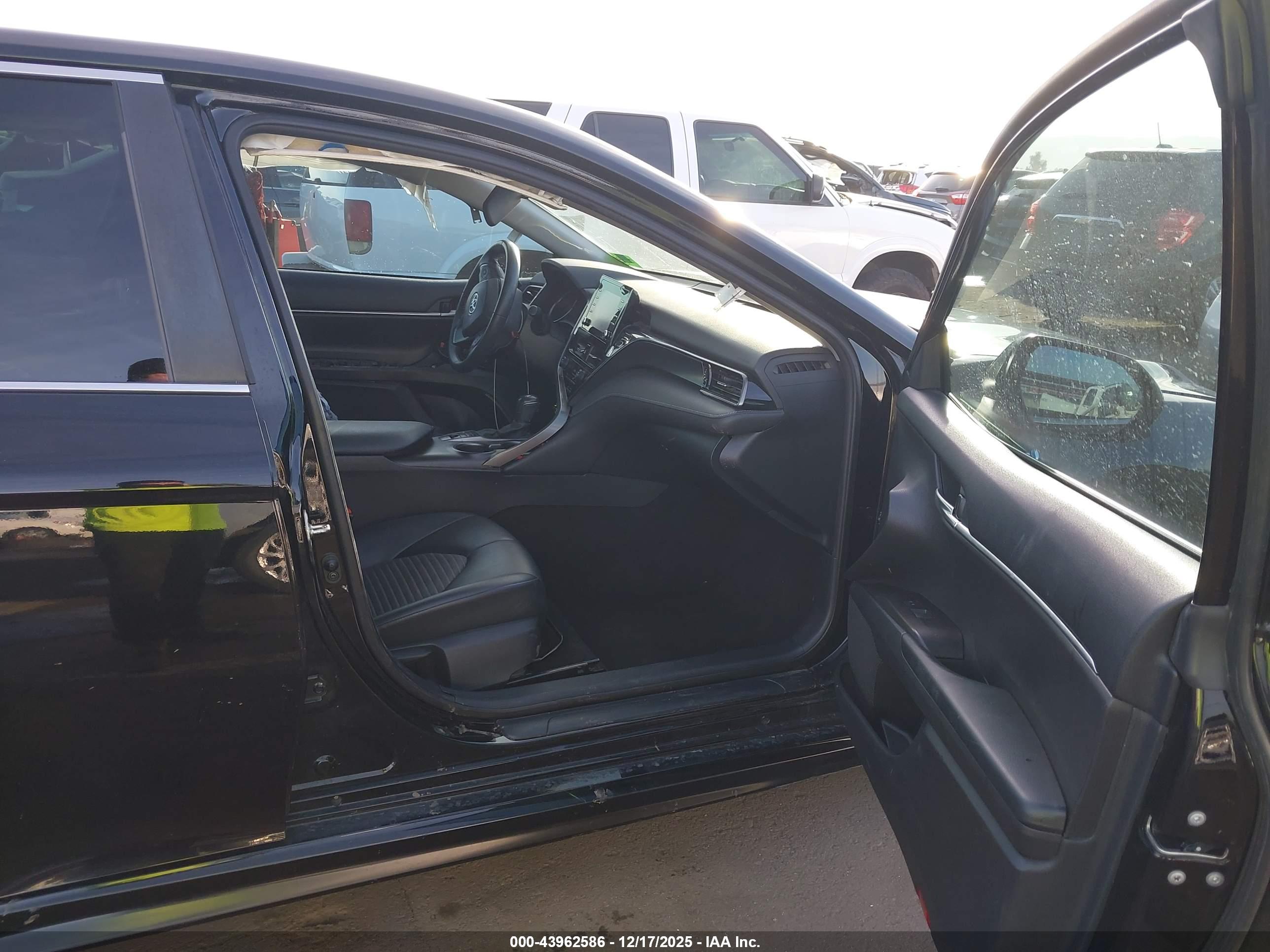 TOYOTA CAMRY image 5