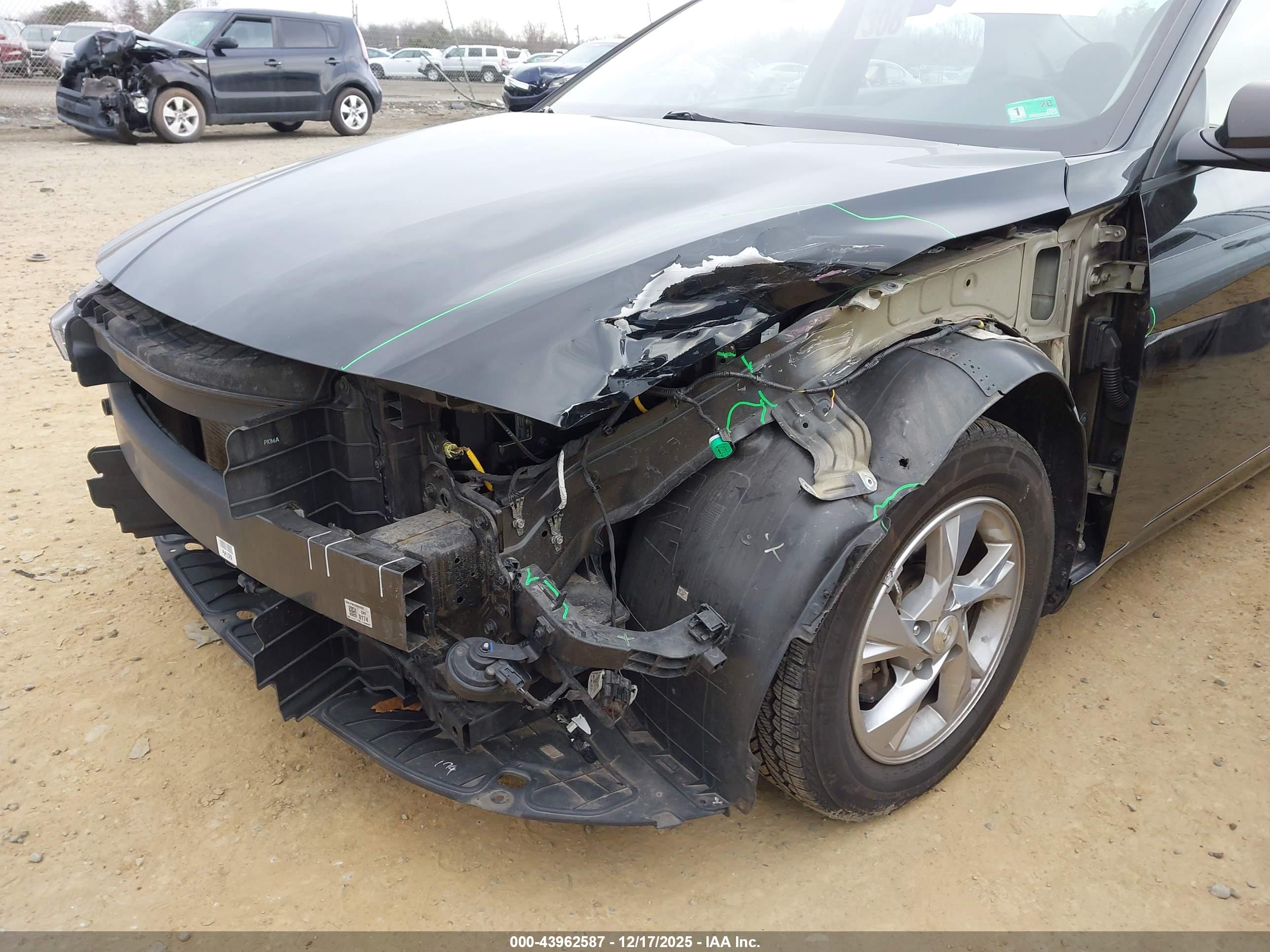 HYUNDAI ELANTRA image 6