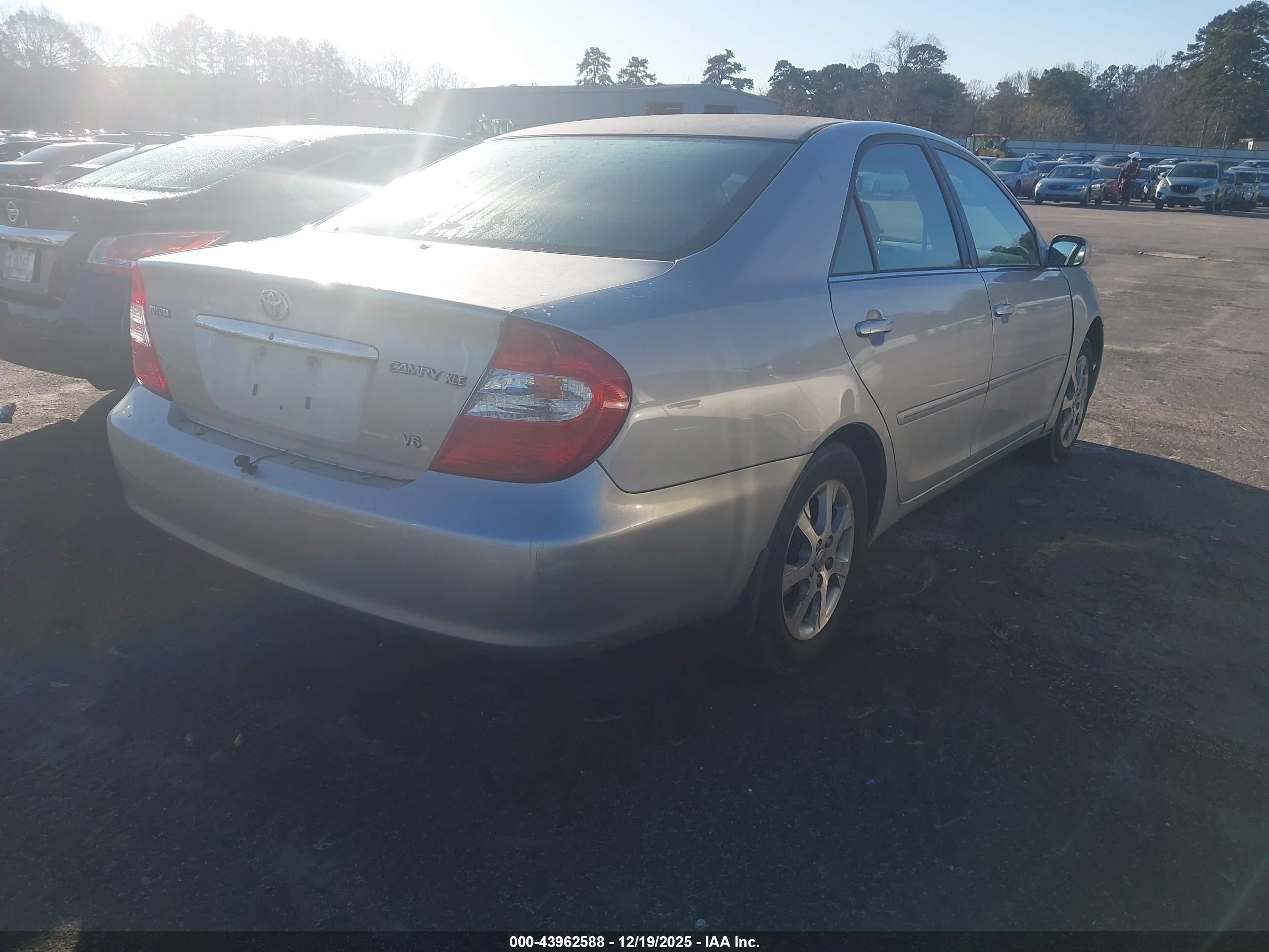TOYOTA CAMRY image 4