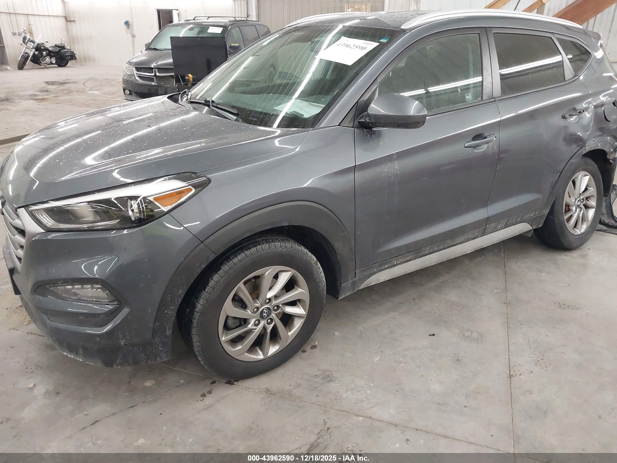 HYUNDAI TUCSON image 2