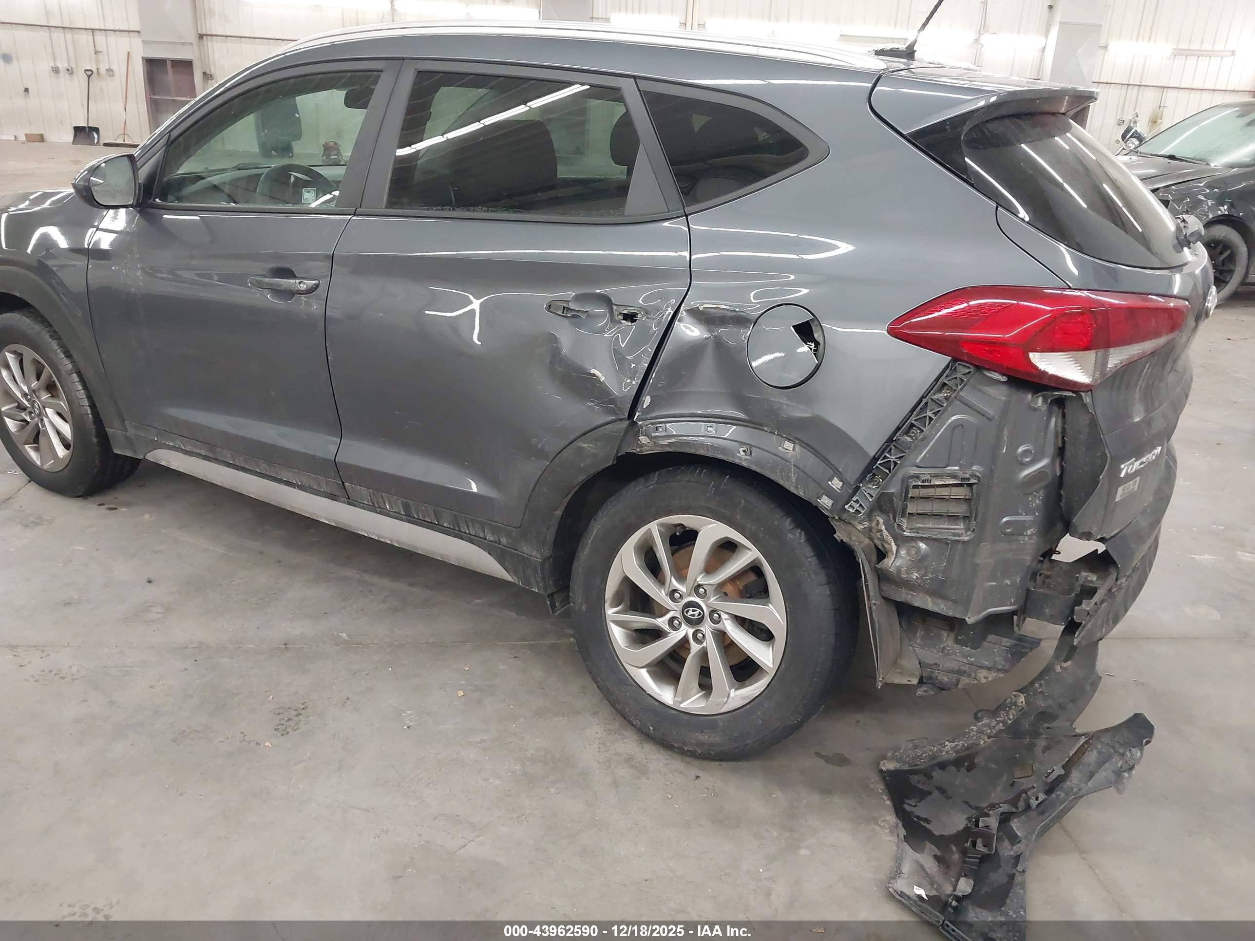 HYUNDAI TUCSON image 3