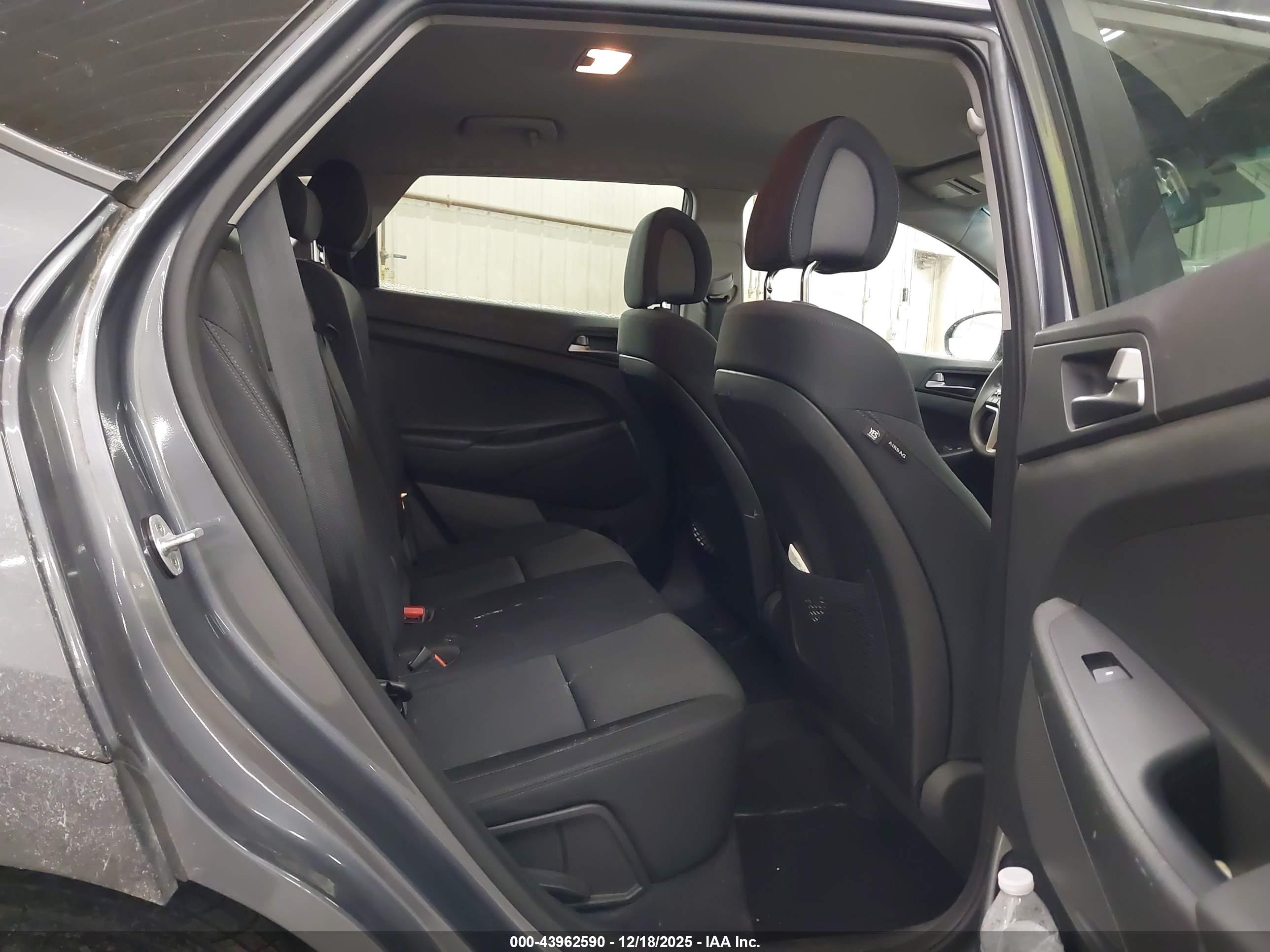 HYUNDAI TUCSON image 8