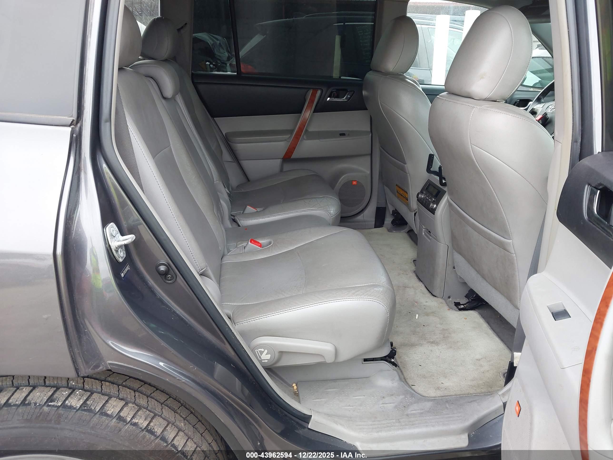 TOYOTA HIGHLANDER image 8