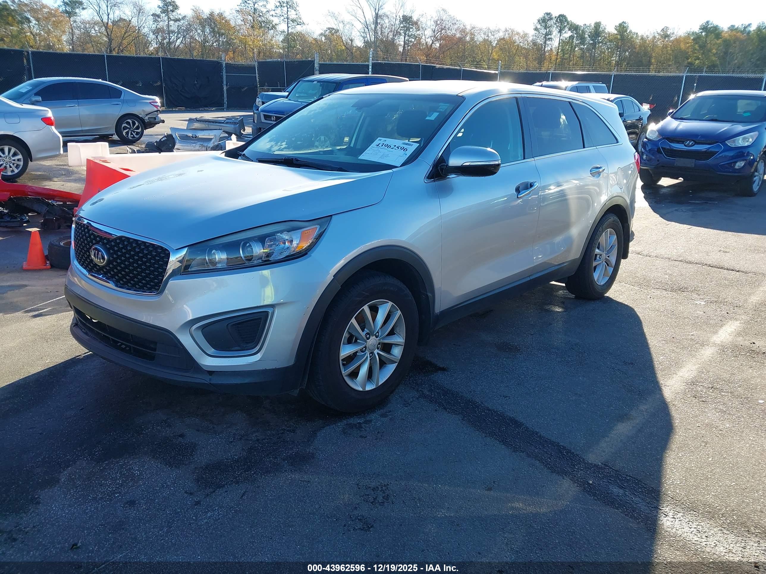 KIA SORENTO image 2