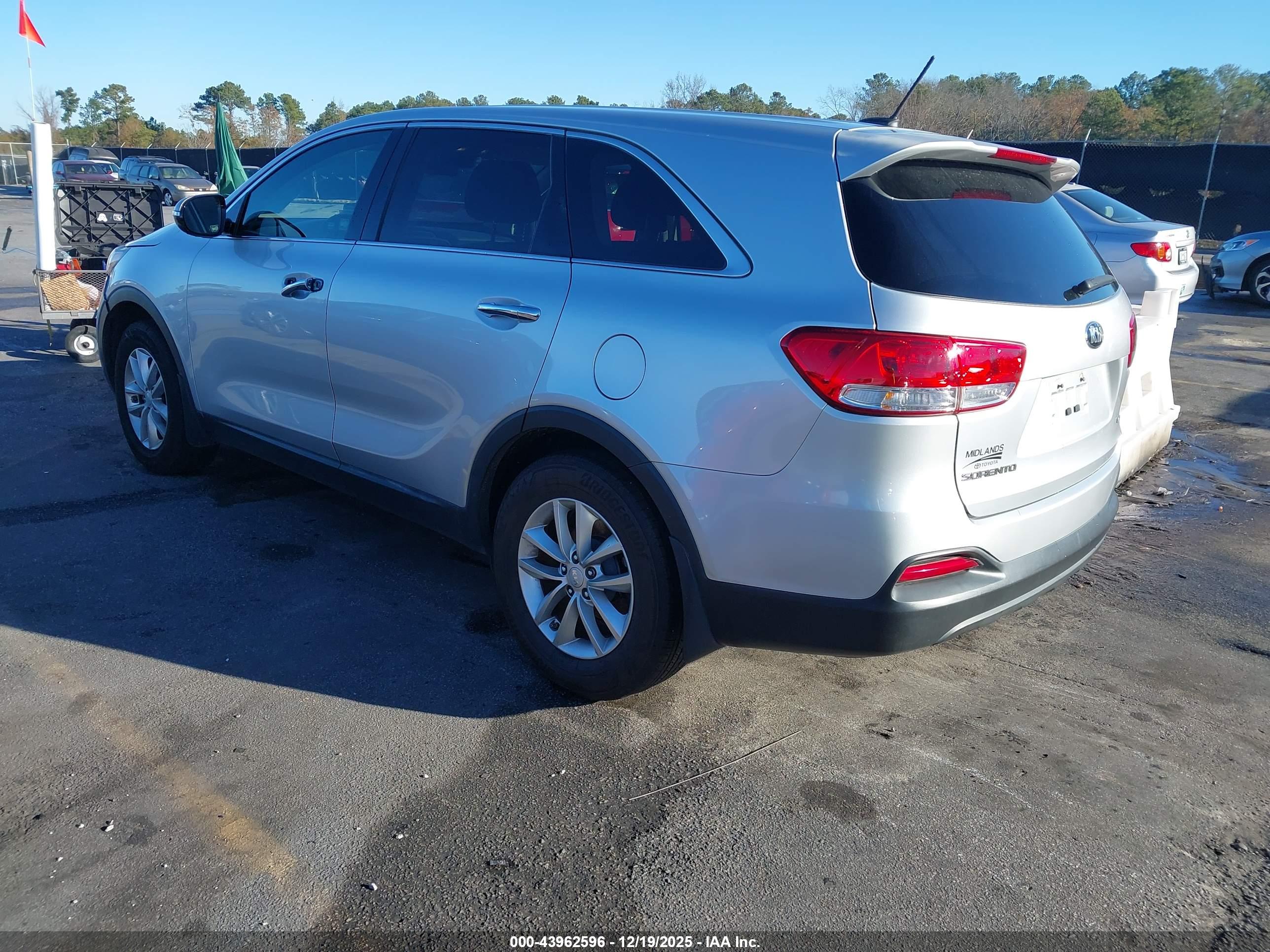 KIA SORENTO image 3