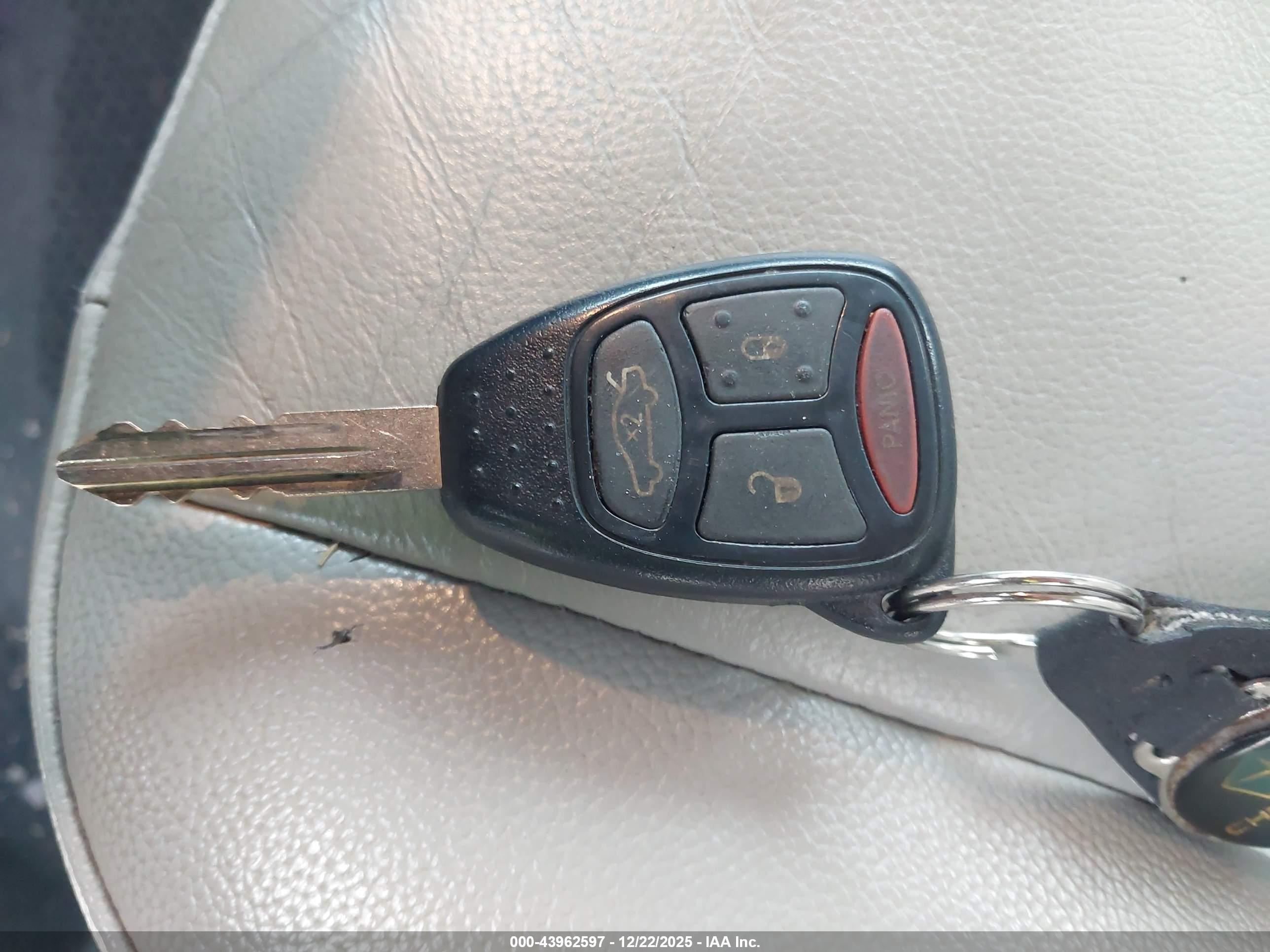 CHRYSLER 300 image 11