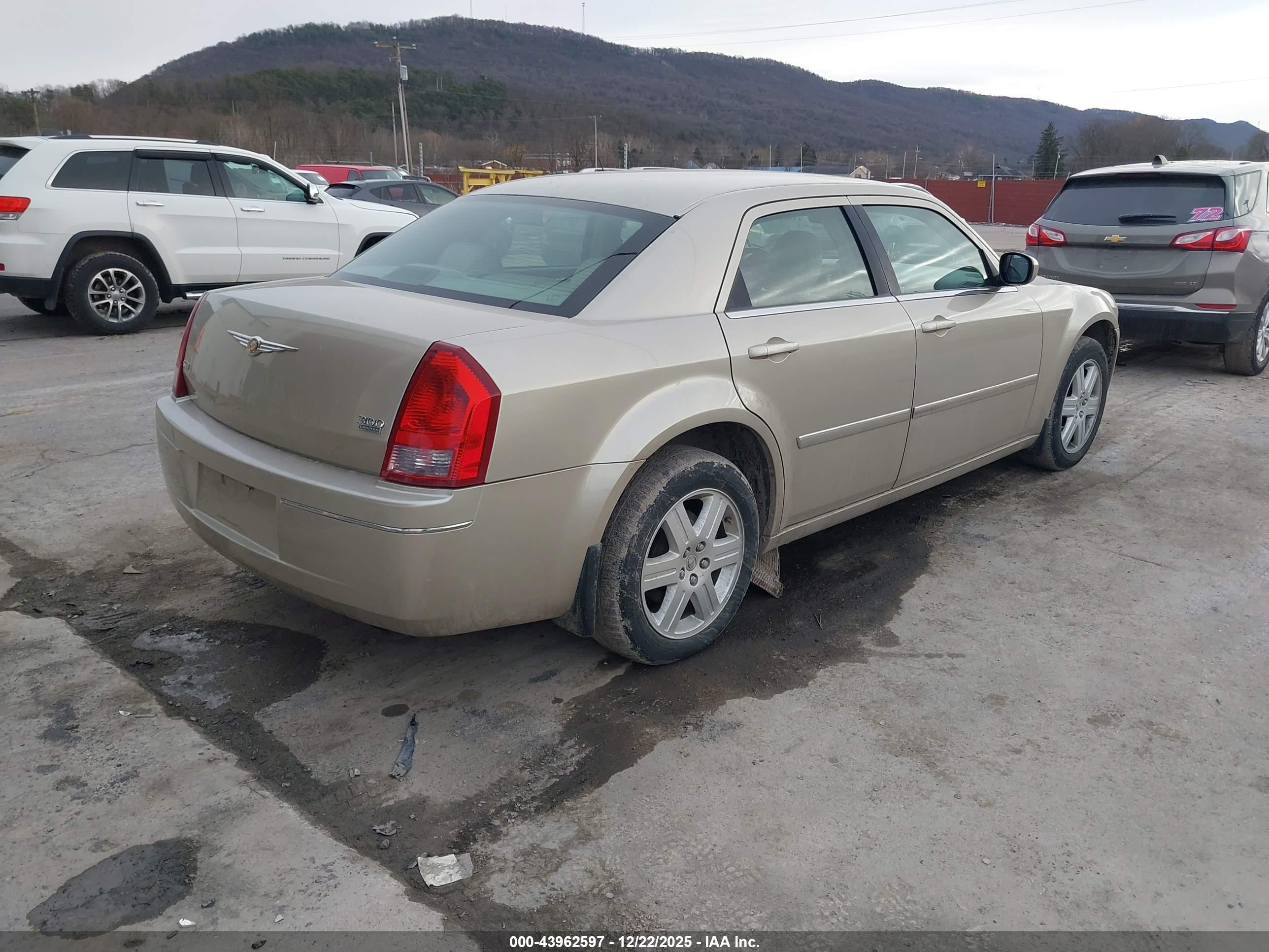 CHRYSLER 300 image 4