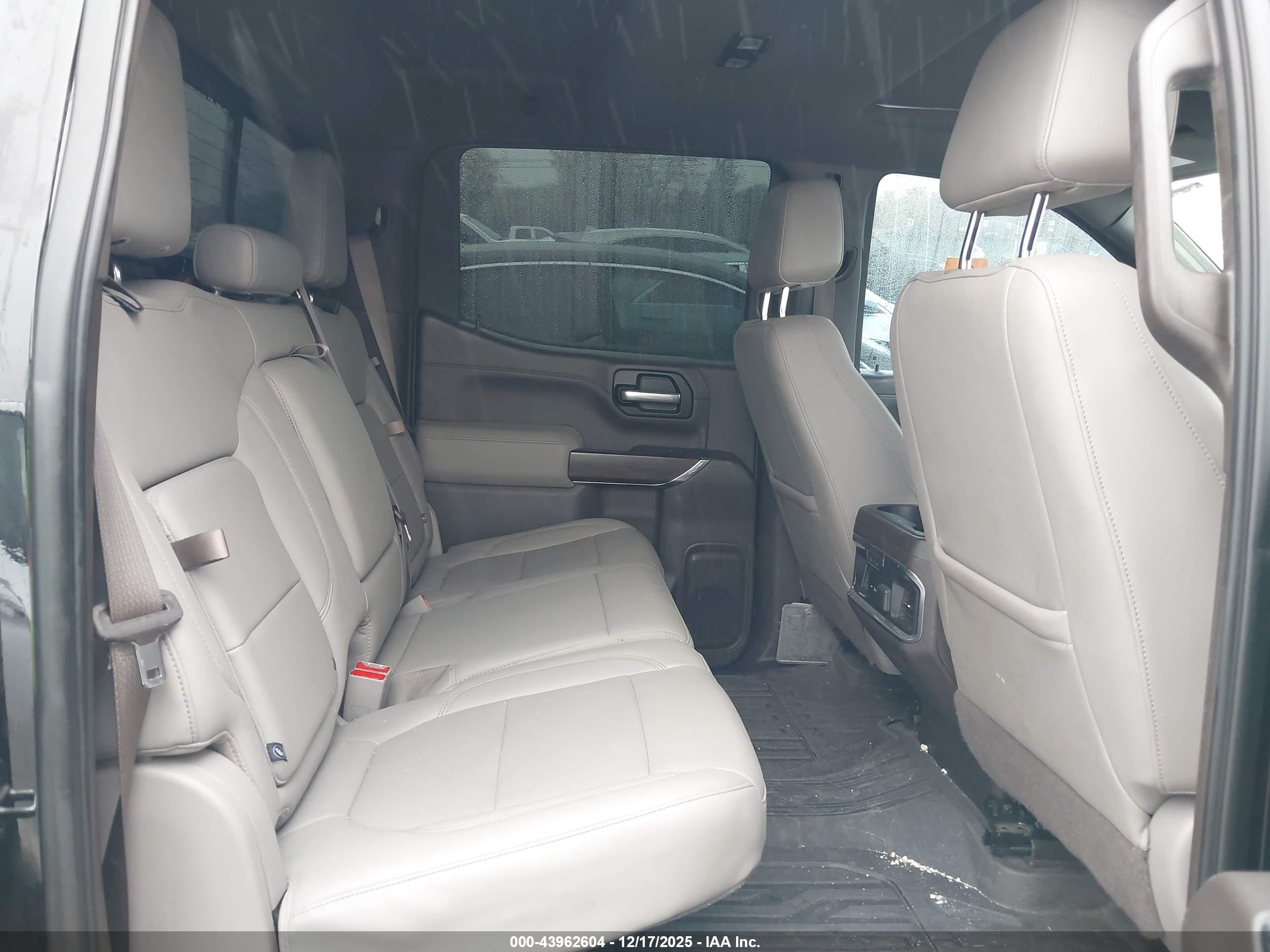 GMC SIERRA image 8