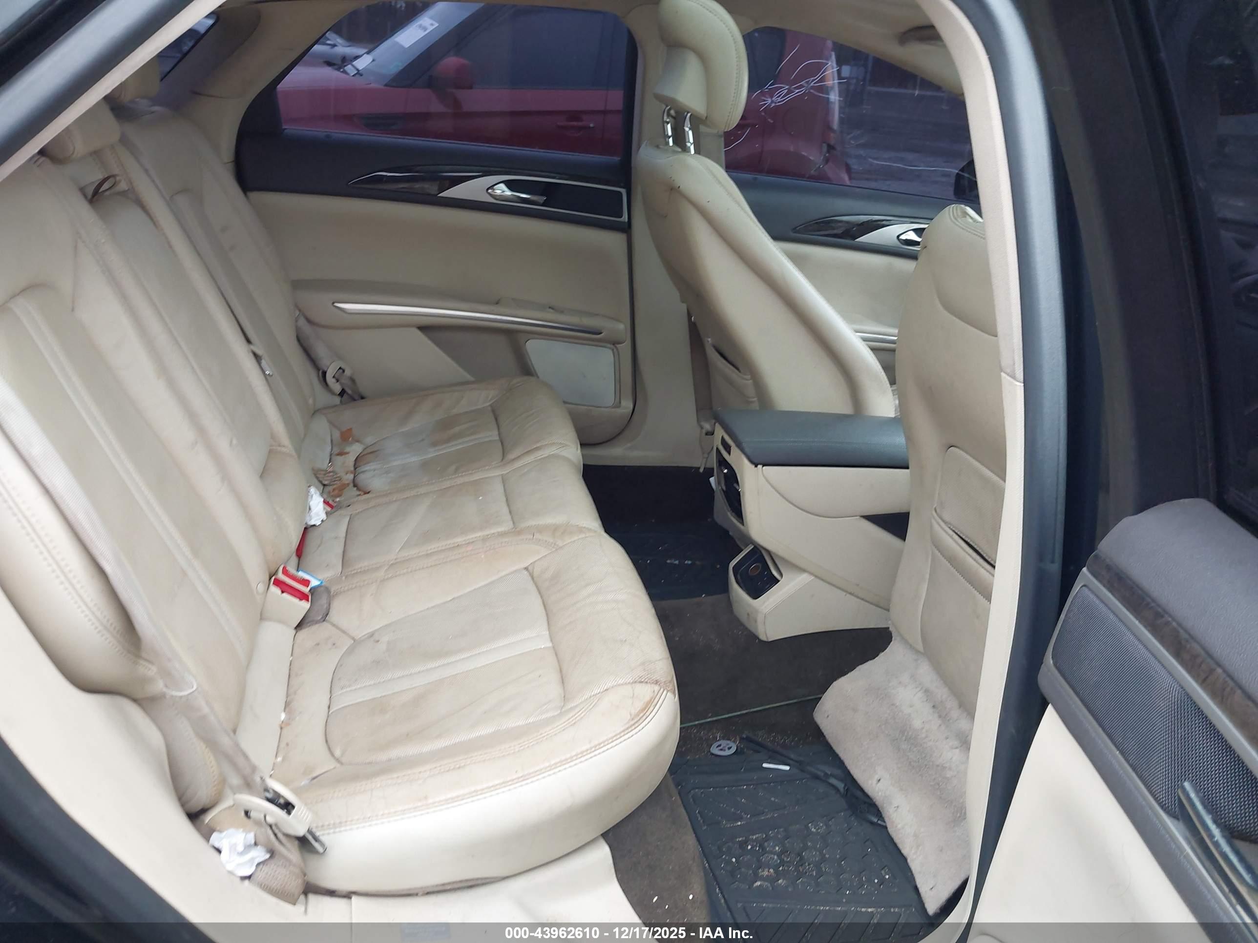 LINCOLN MKZ image 8