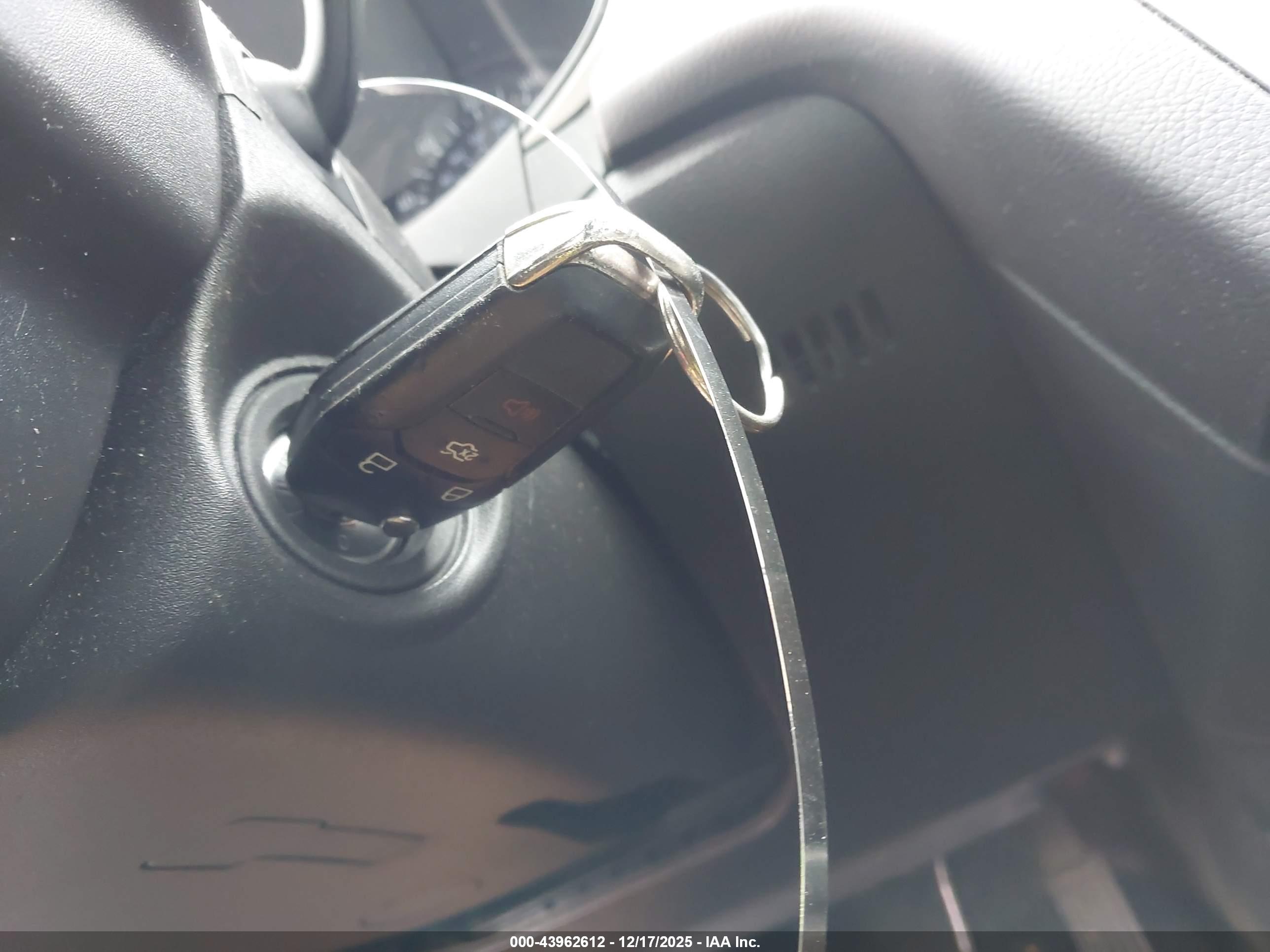 FORD FUSION image 11