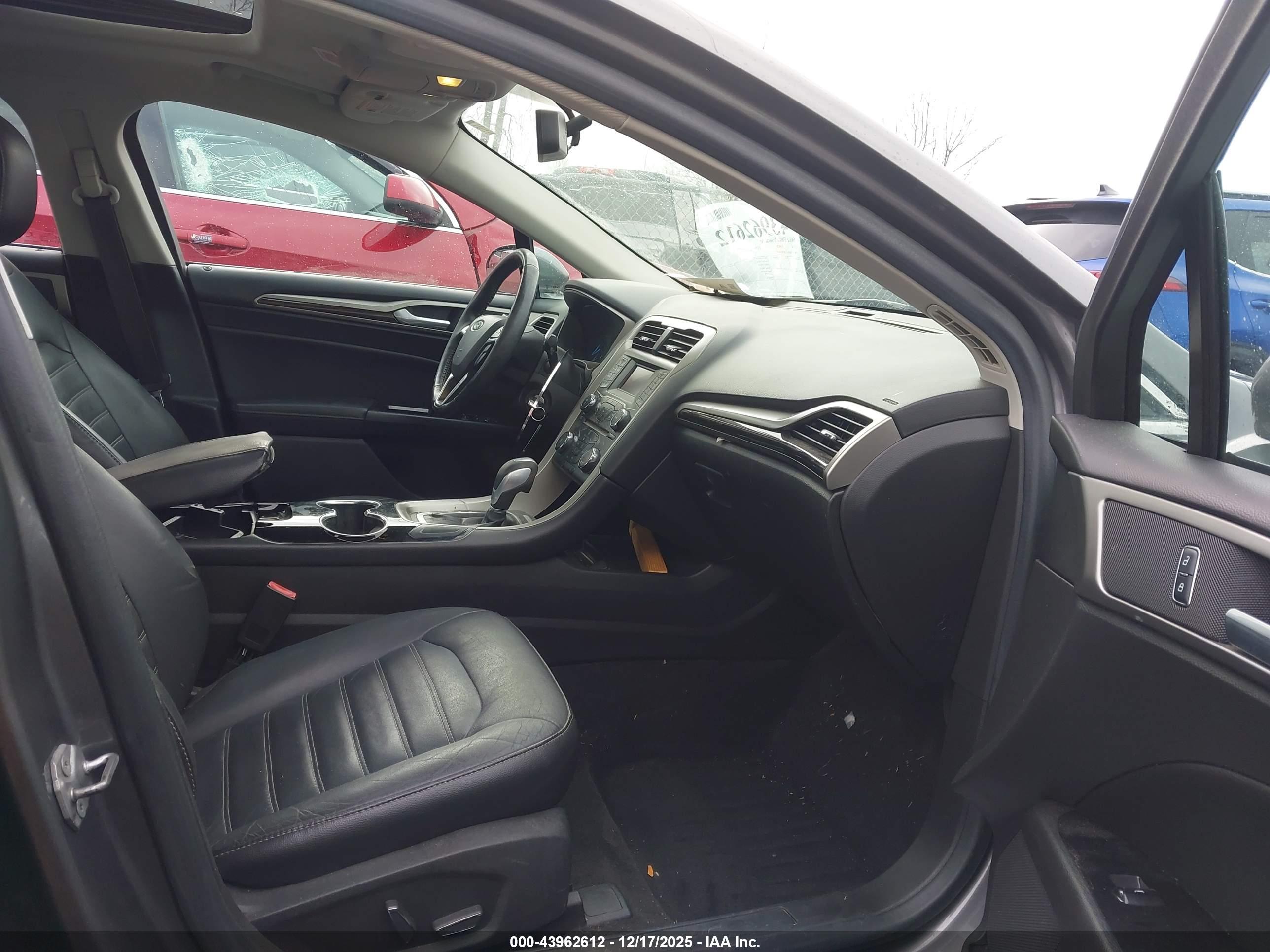 FORD FUSION image 5