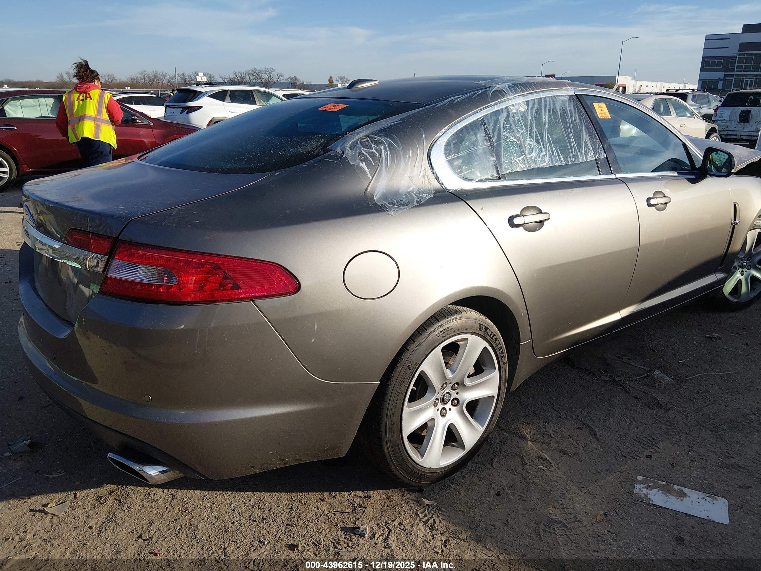 JAGUAR XF image 4
