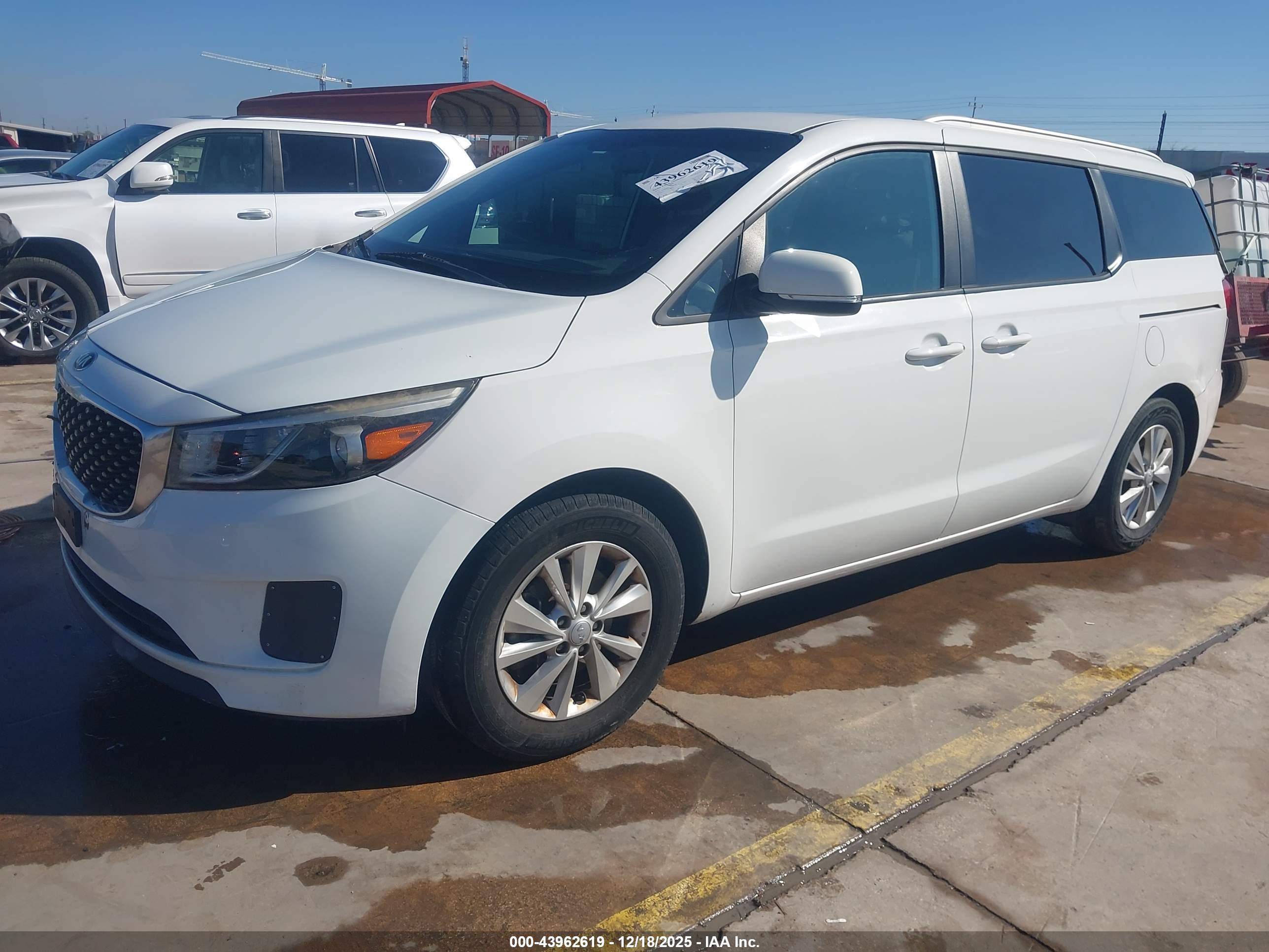 KIA SEDONA image 2