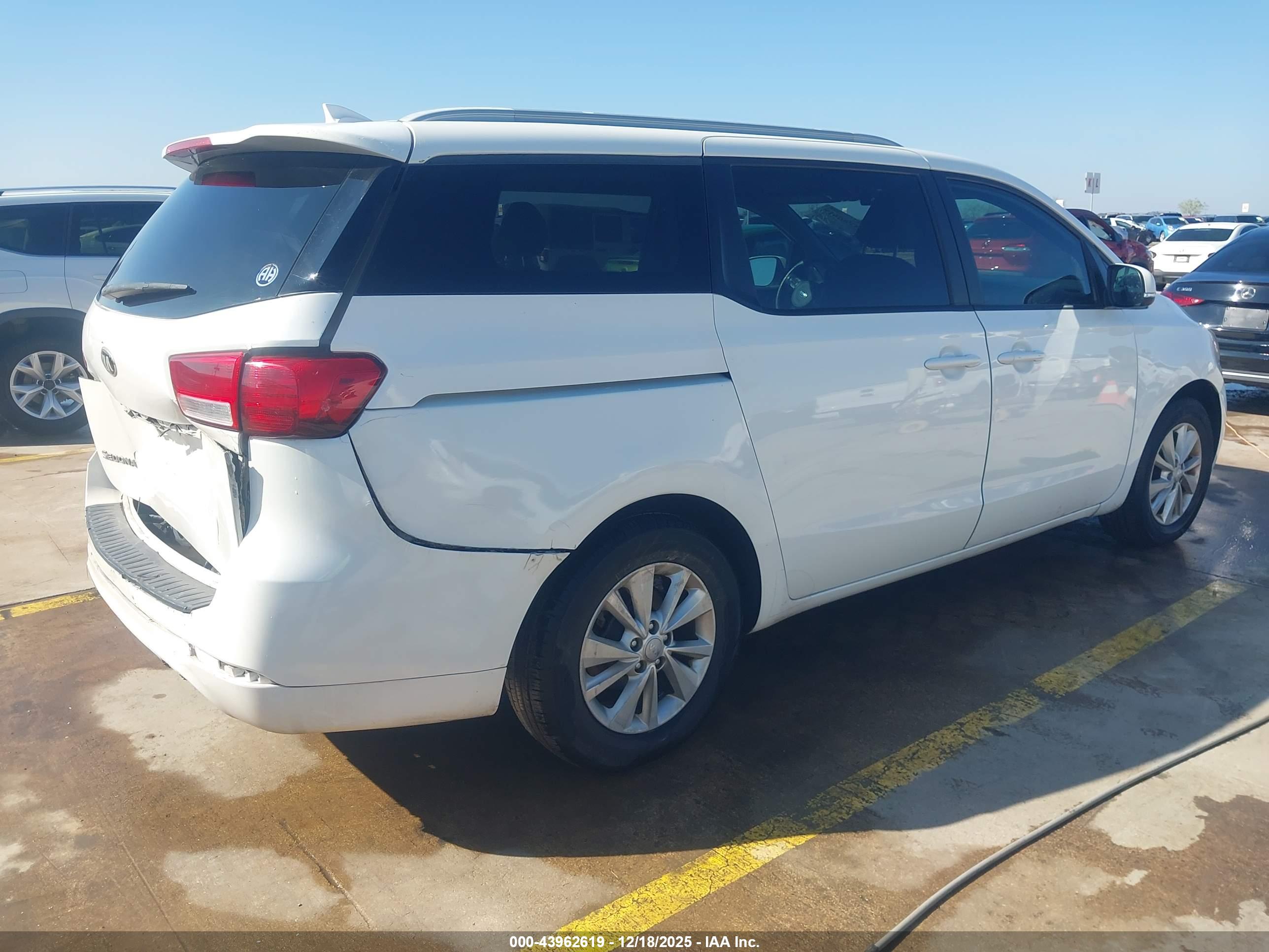 KIA SEDONA image 4