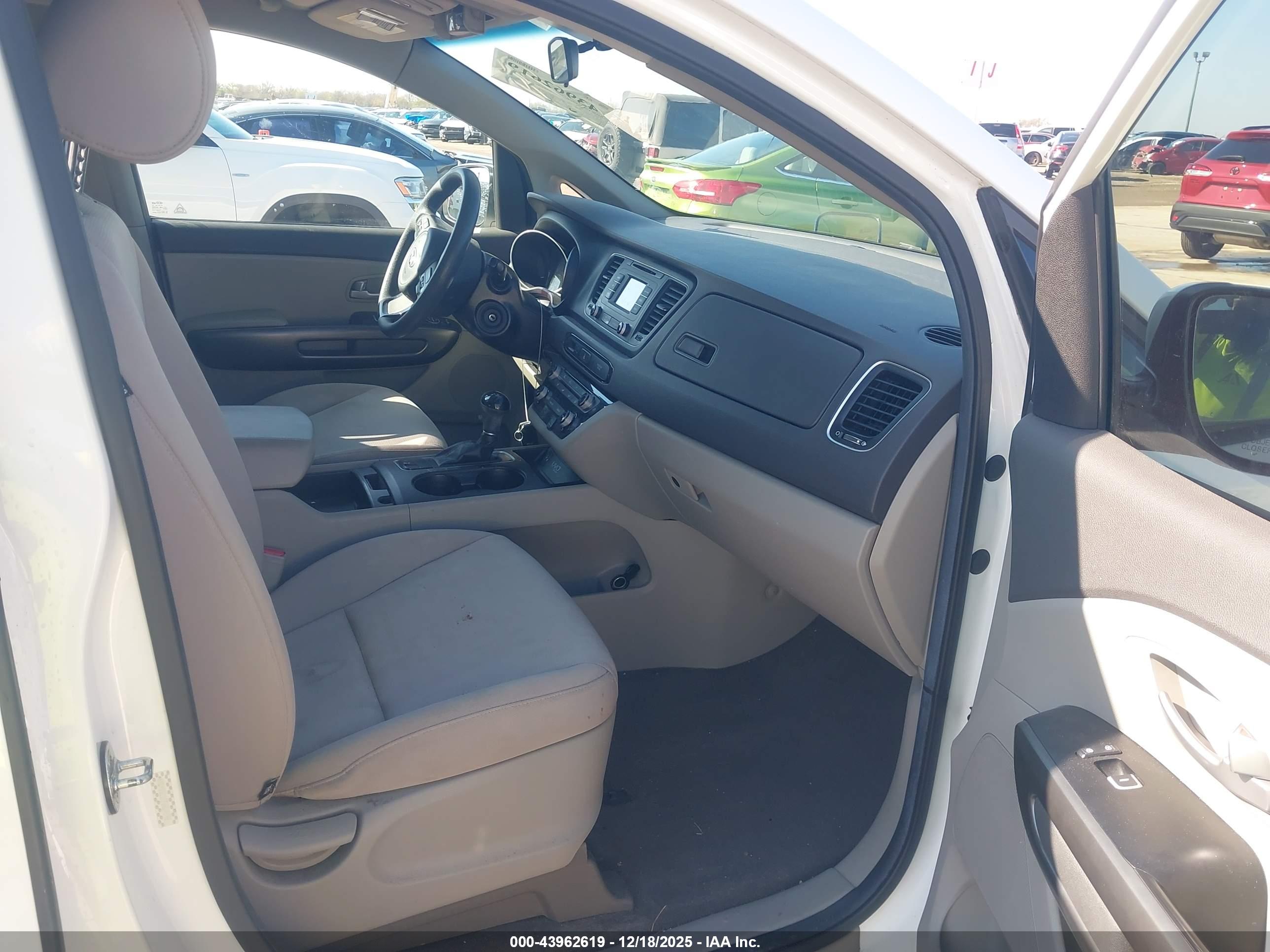 KIA SEDONA image 5