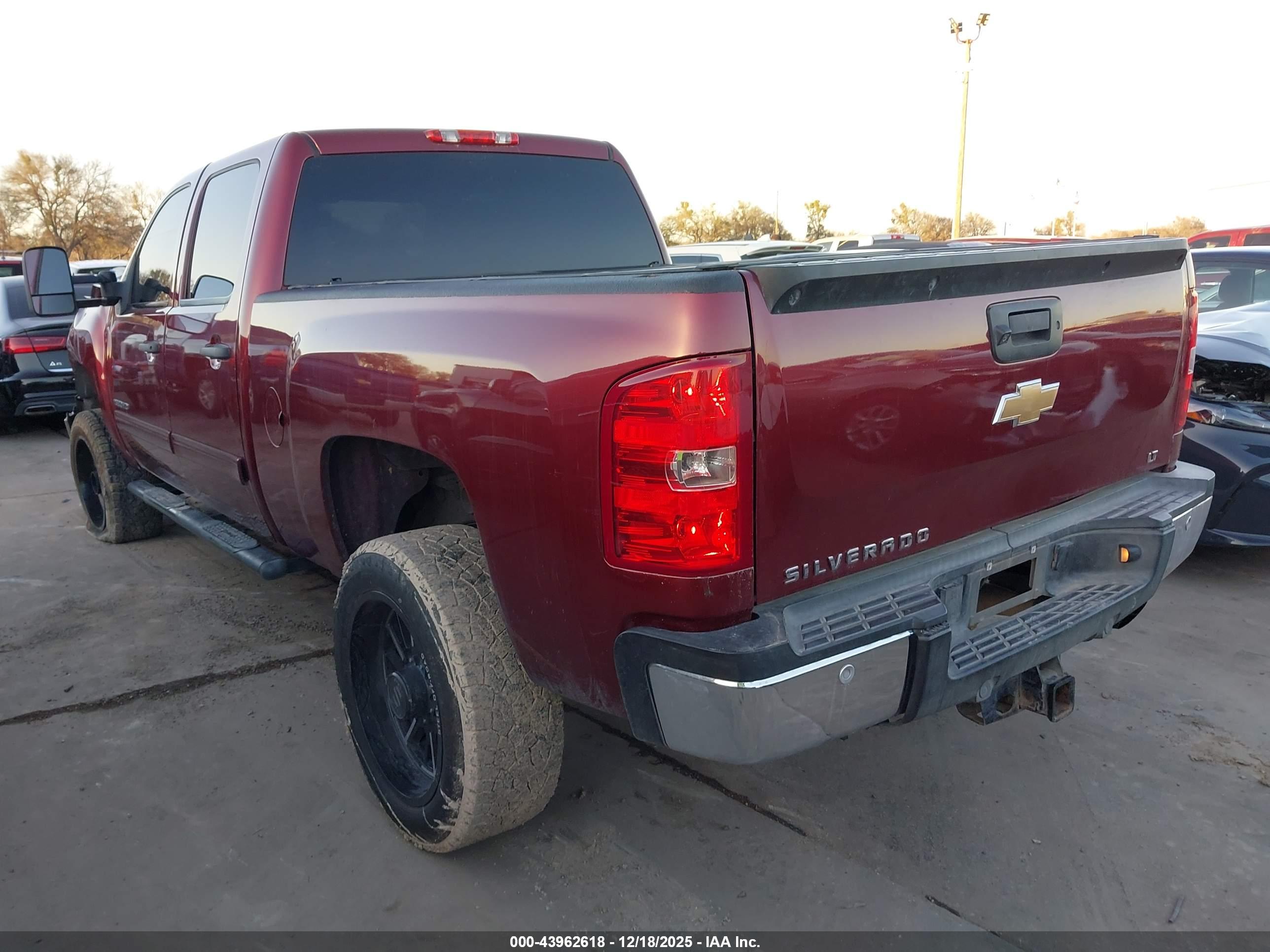 CHEVROLET SILVERADO image 3