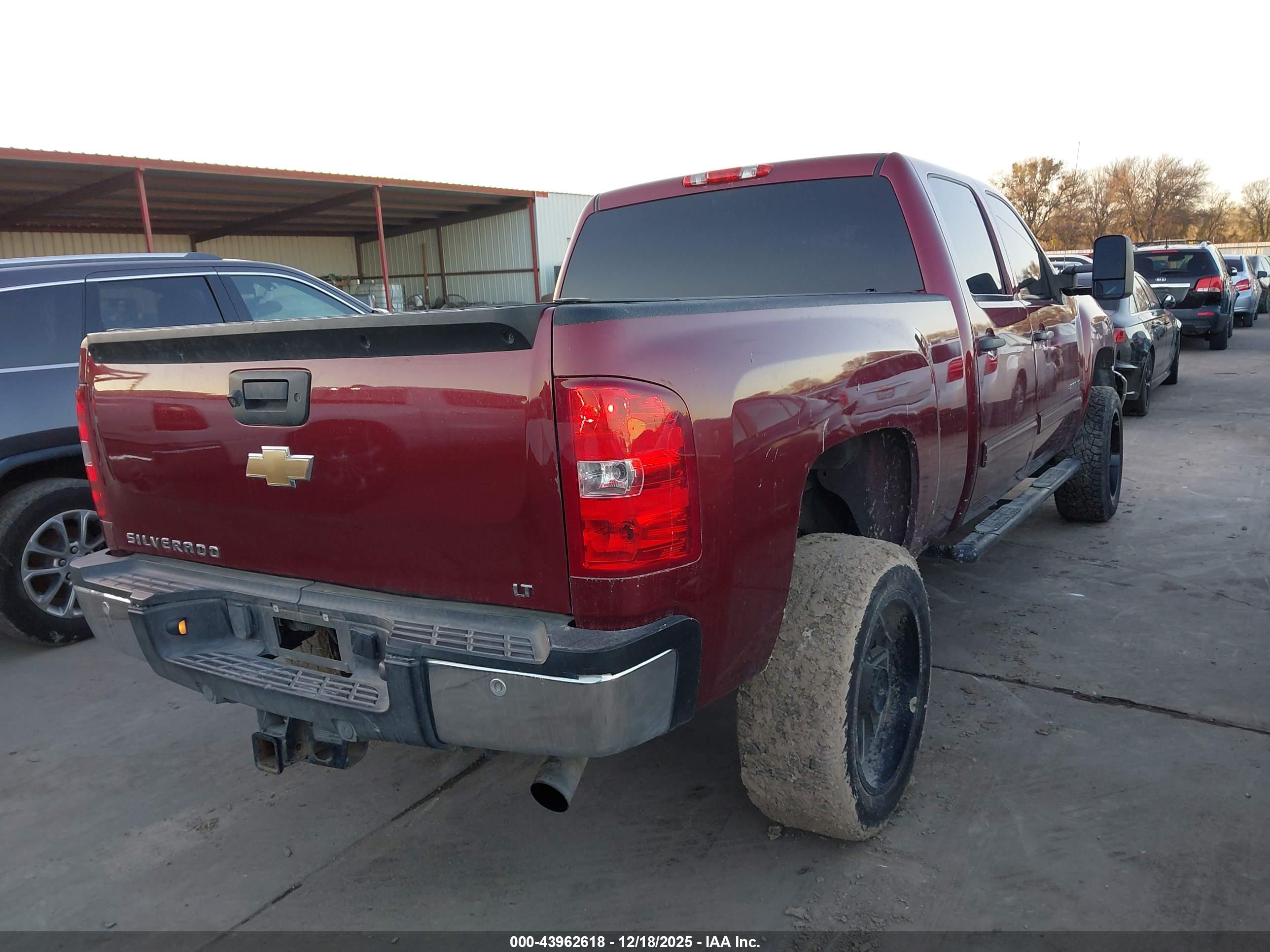 CHEVROLET SILVERADO image 4