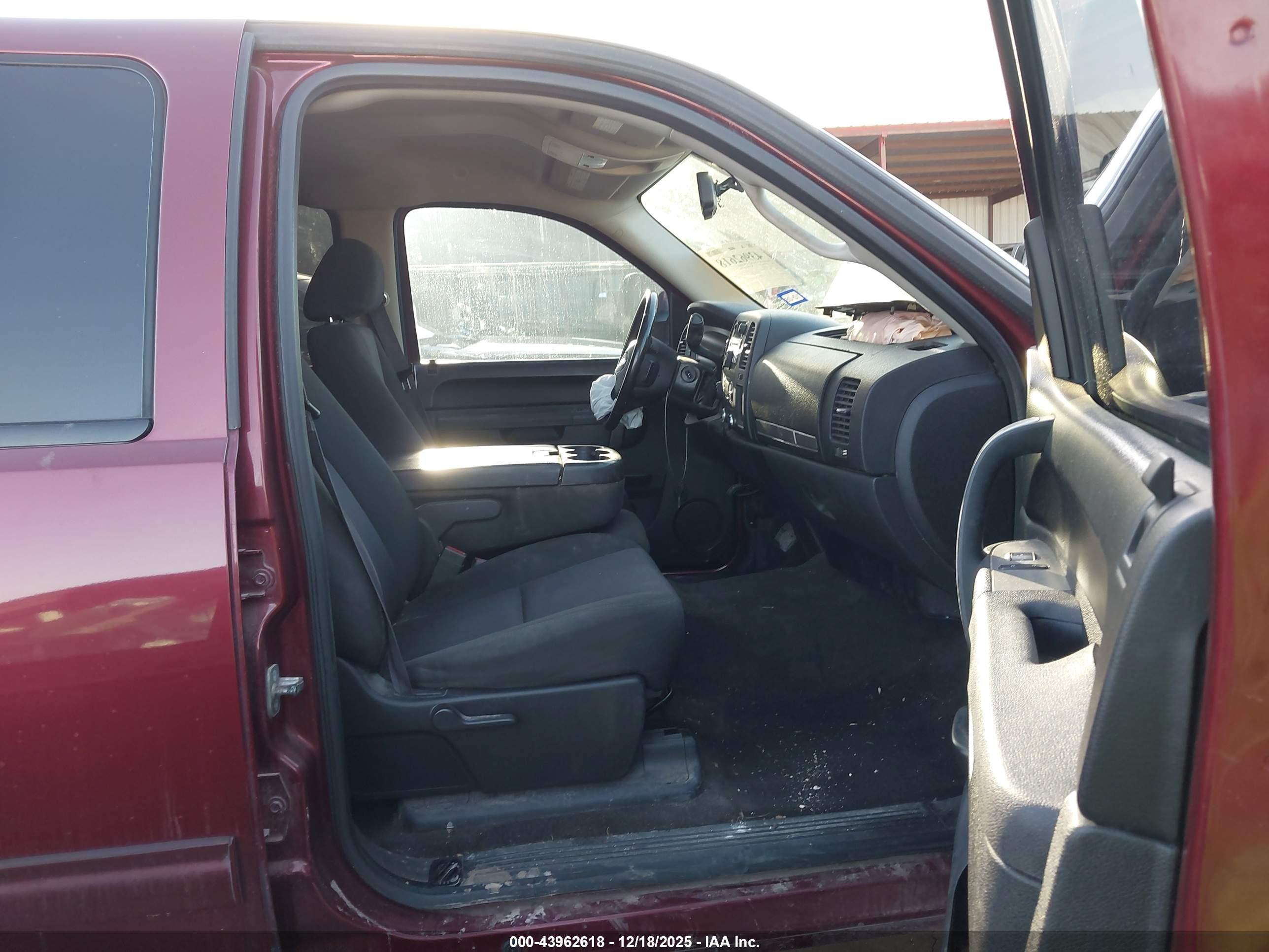 CHEVROLET SILVERADO image 5