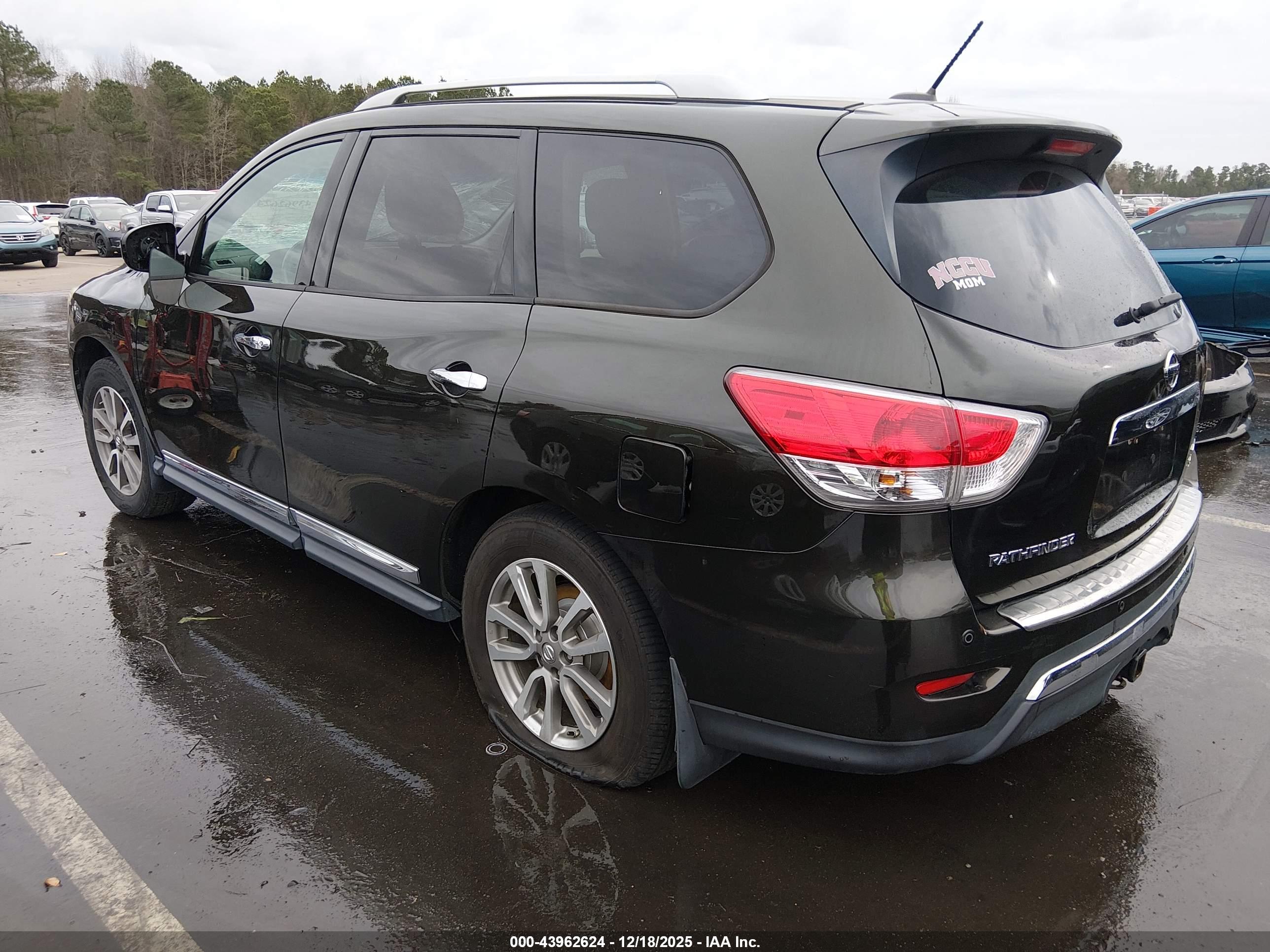 NISSAN PATHFINDER image 3