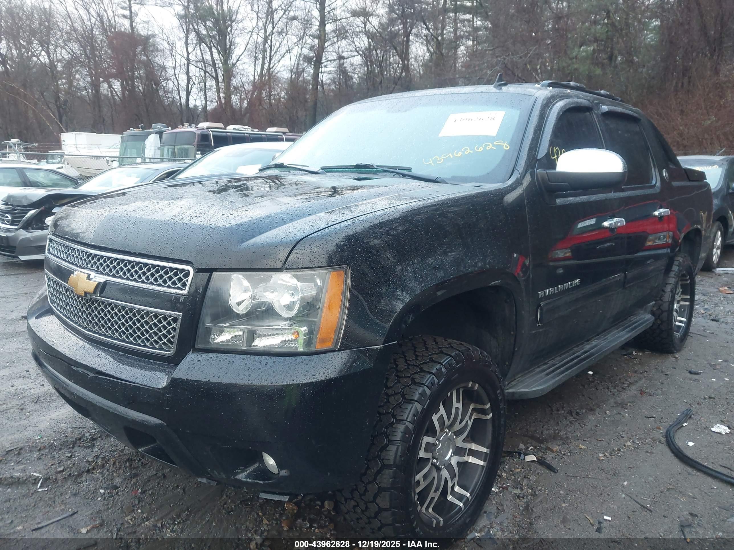CHEVROLET AVALANCHE image 2