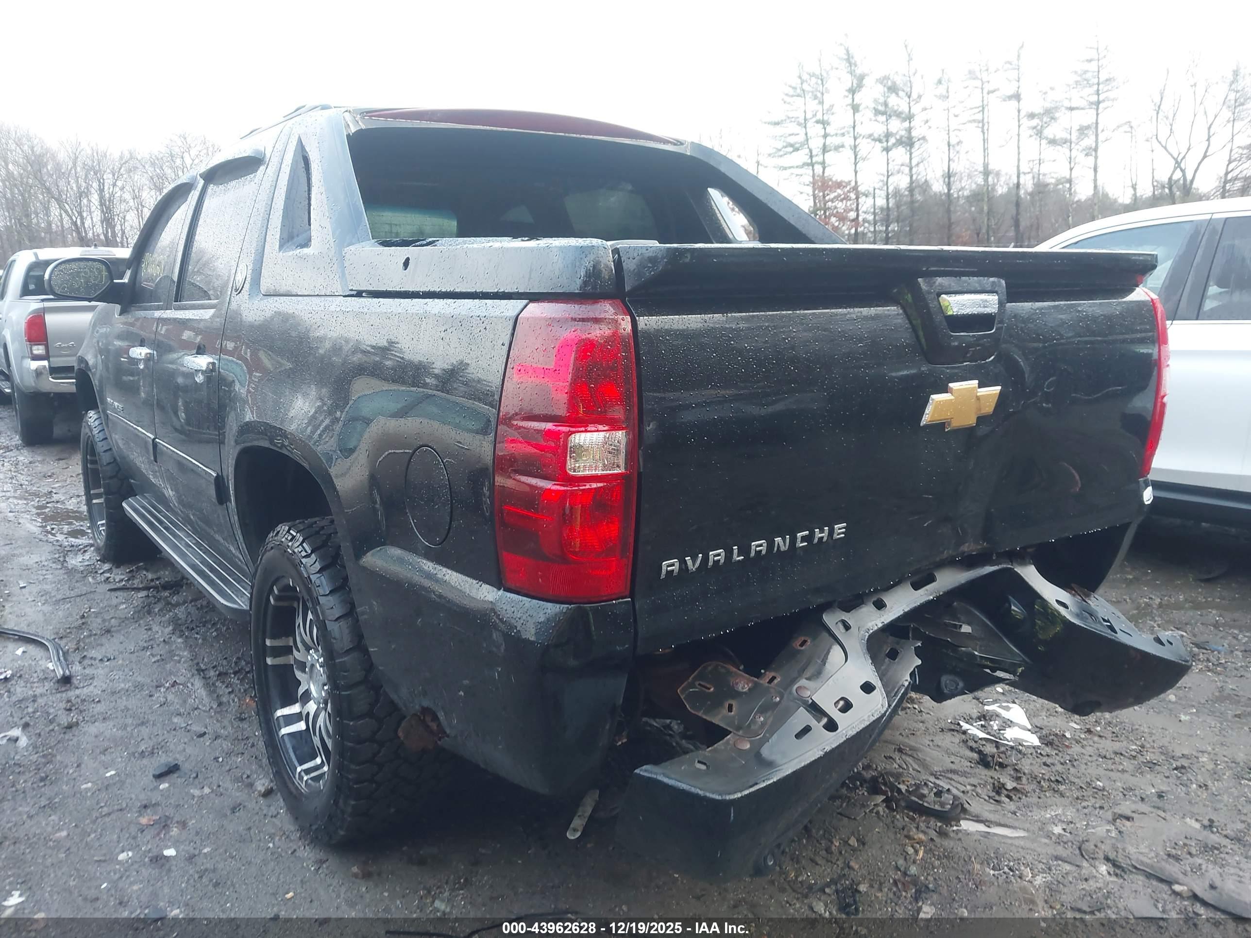 CHEVROLET AVALANCHE image 3