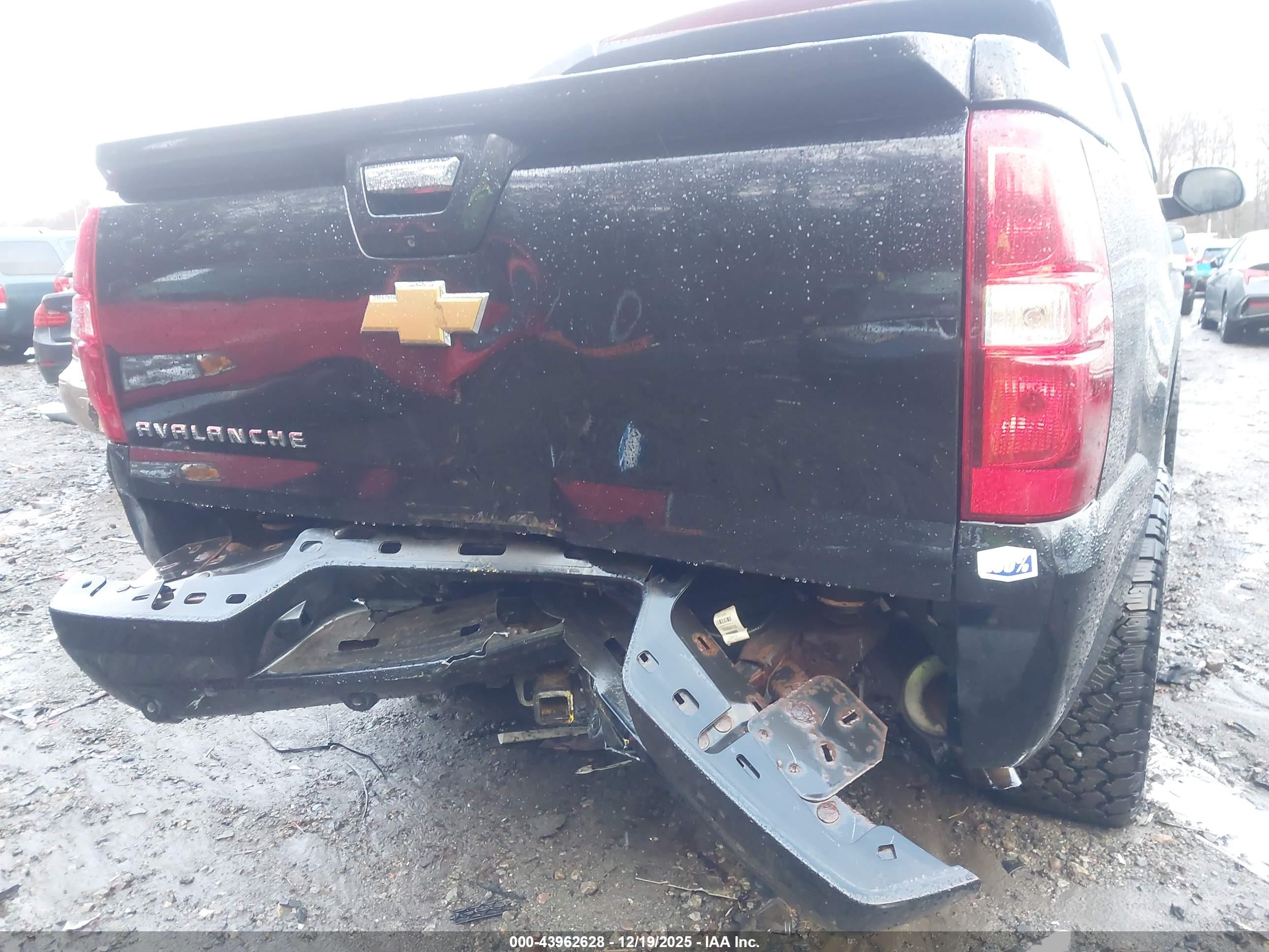 CHEVROLET AVALANCHE image 6