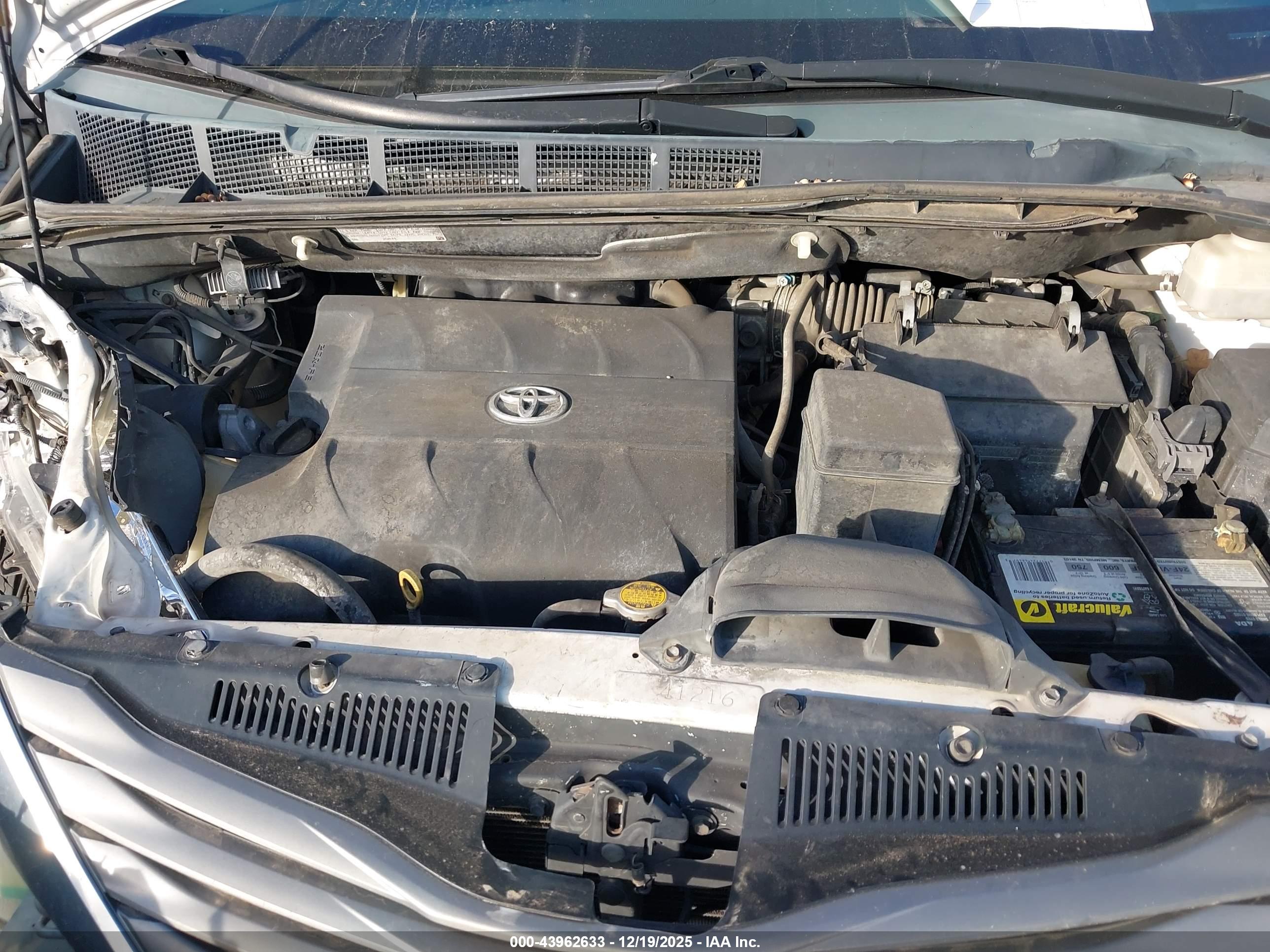 TOYOTA SIENNA image 10