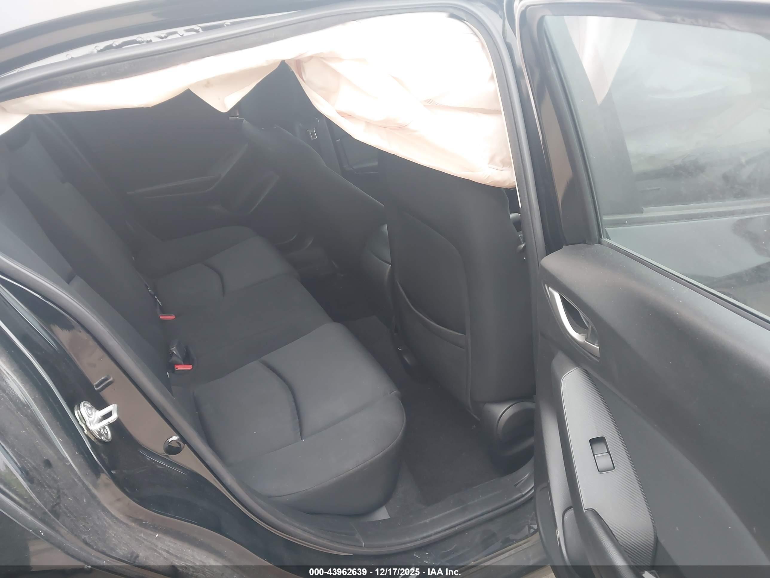 MAZDA MAZDA3 image 8