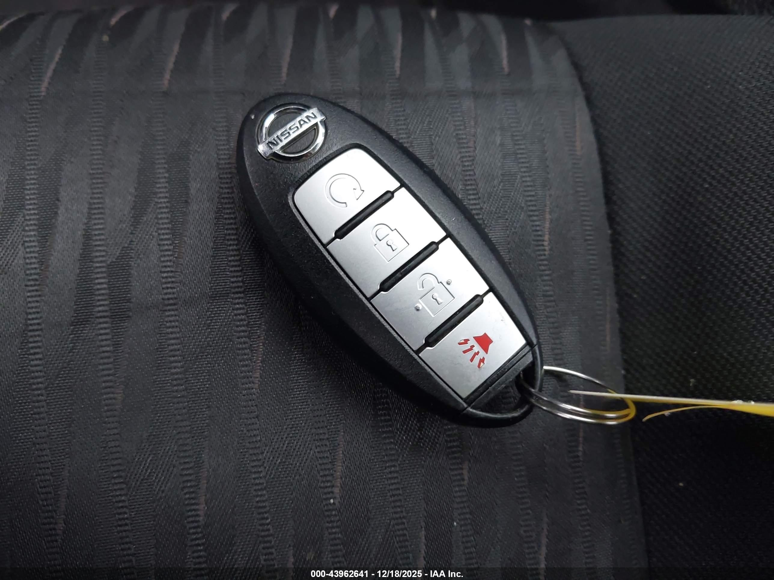 NISSAN ROGUE image 11