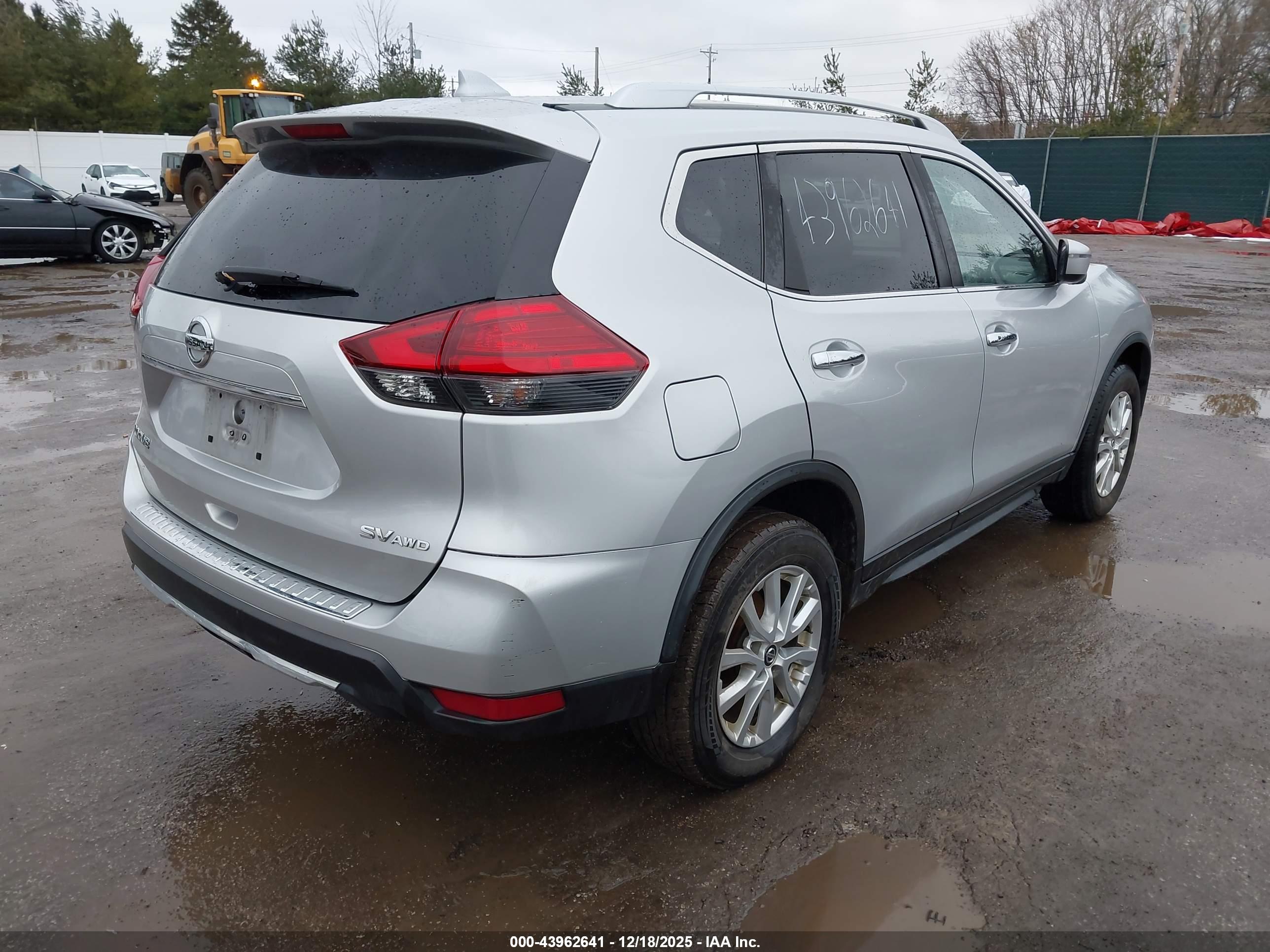 NISSAN ROGUE image 4