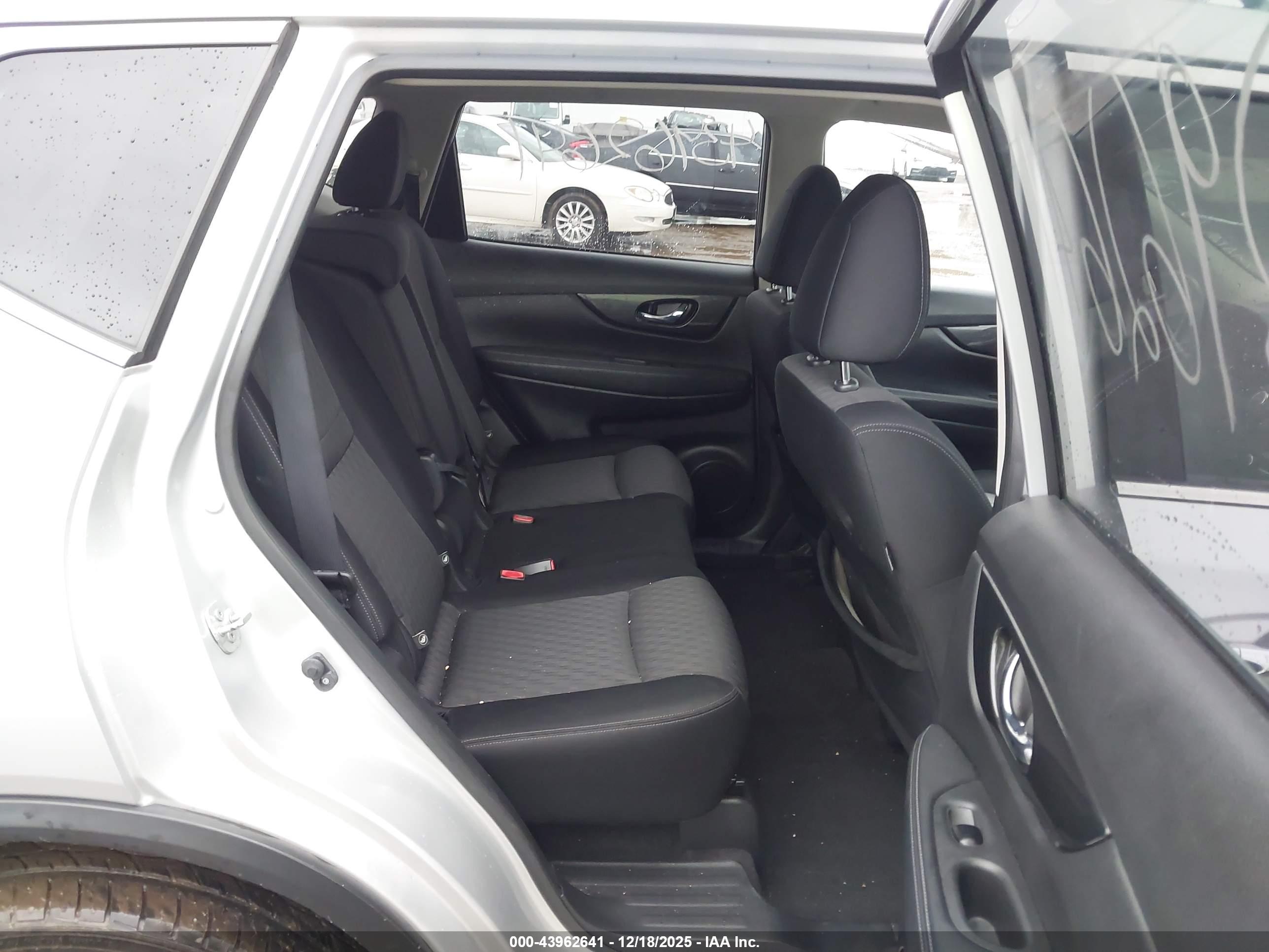 NISSAN ROGUE image 8