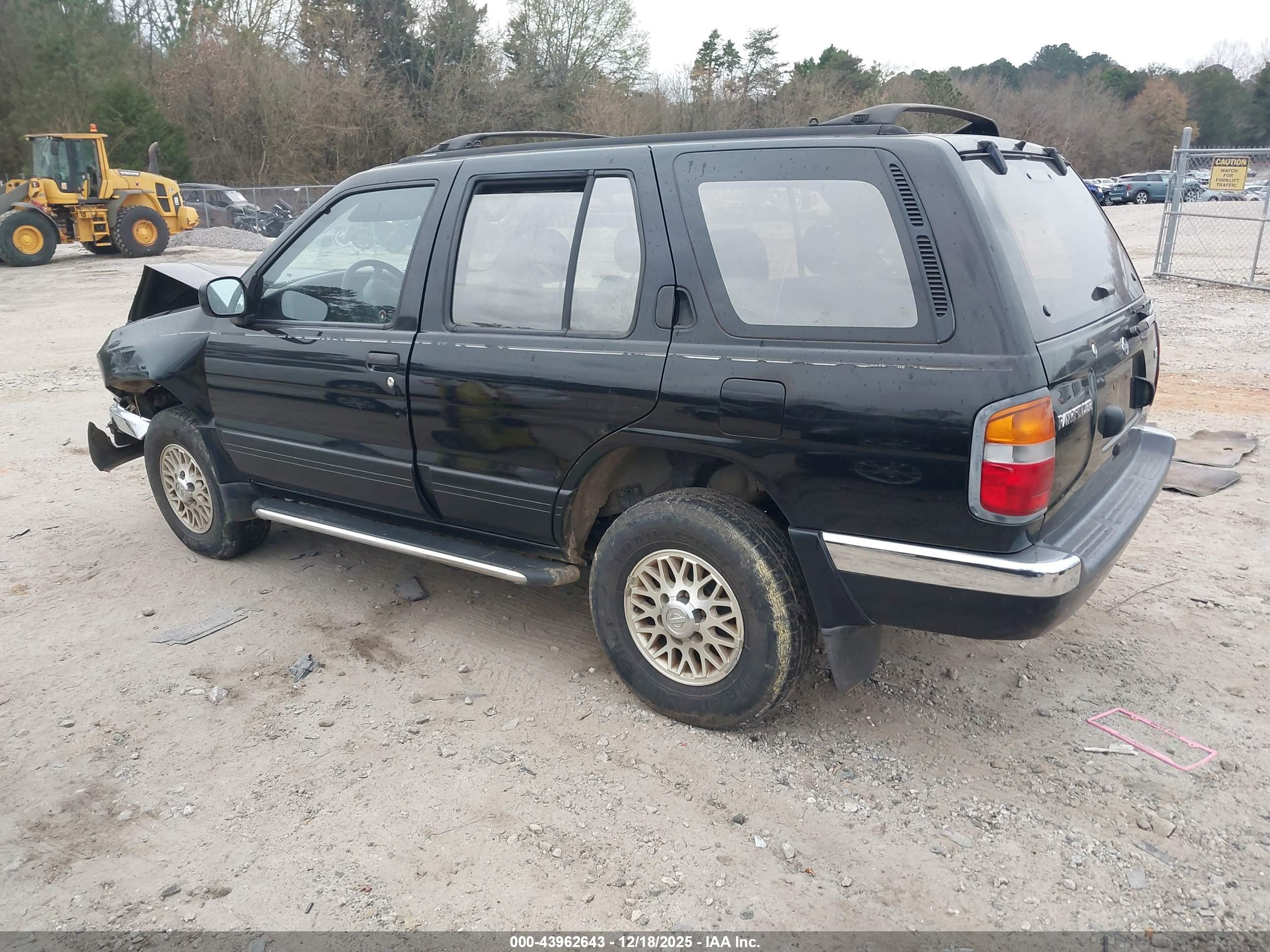 NISSAN PATHFINDER image 3