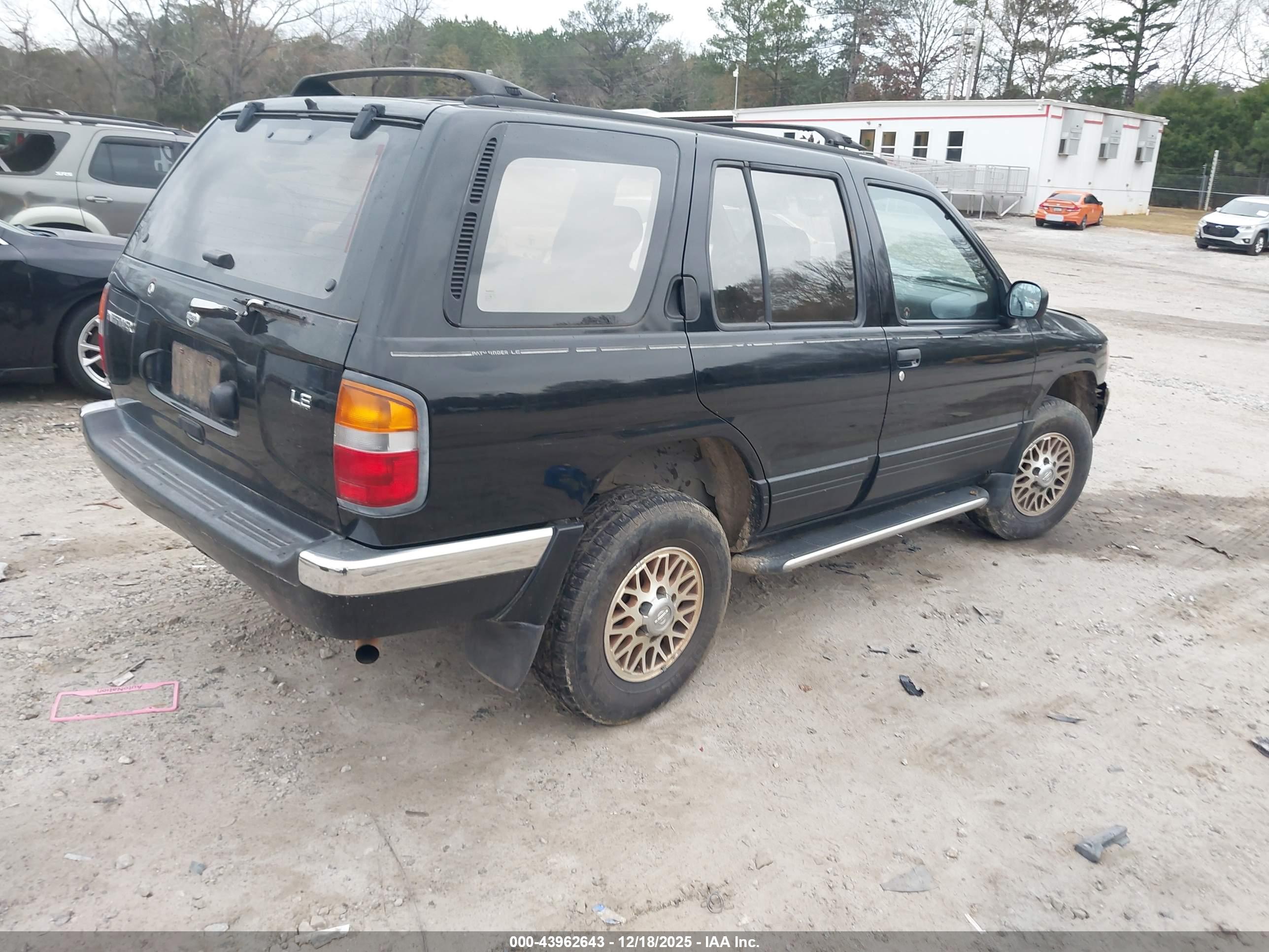NISSAN PATHFINDER image 4
