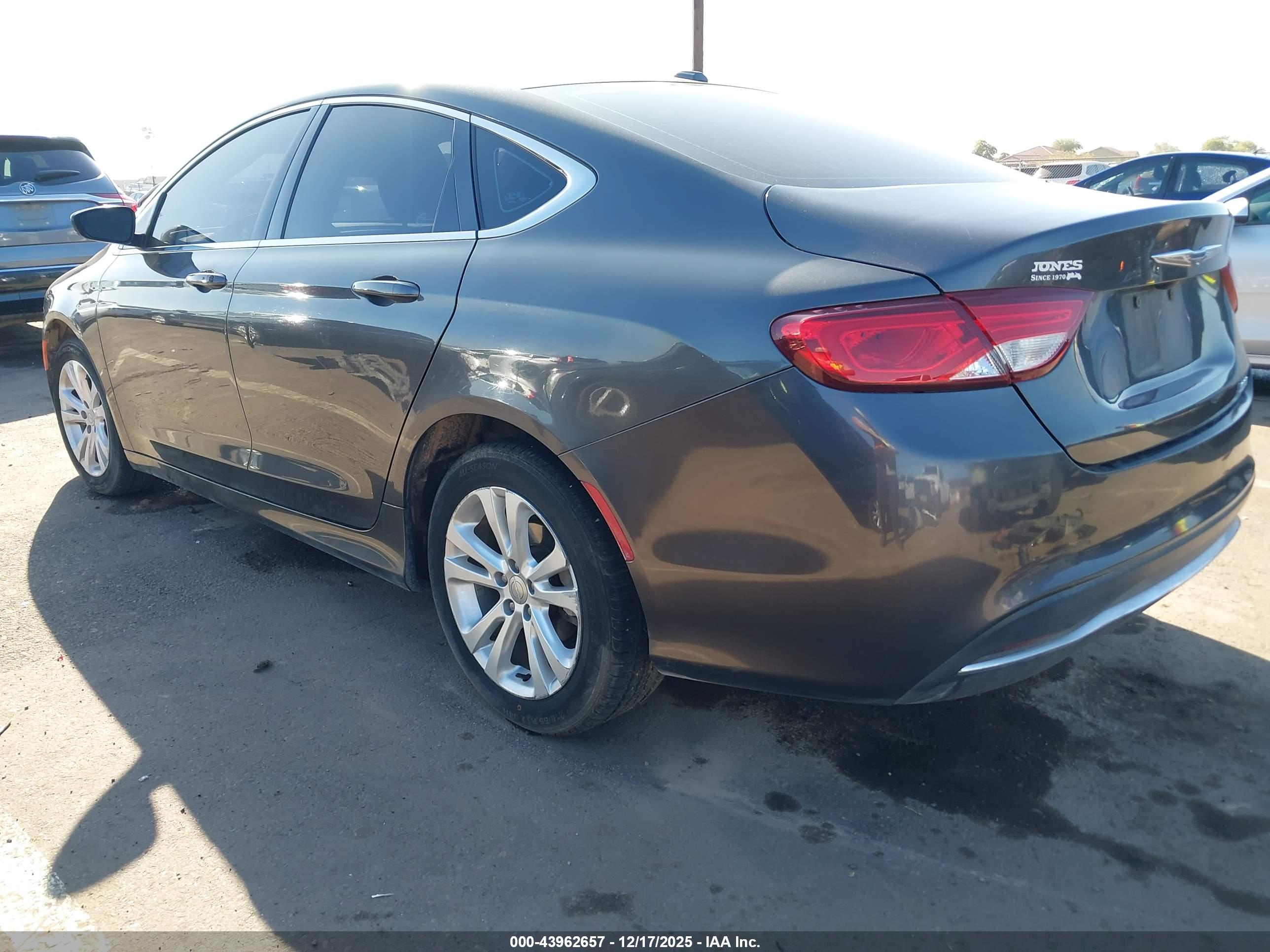 CHRYSLER 200 image 3