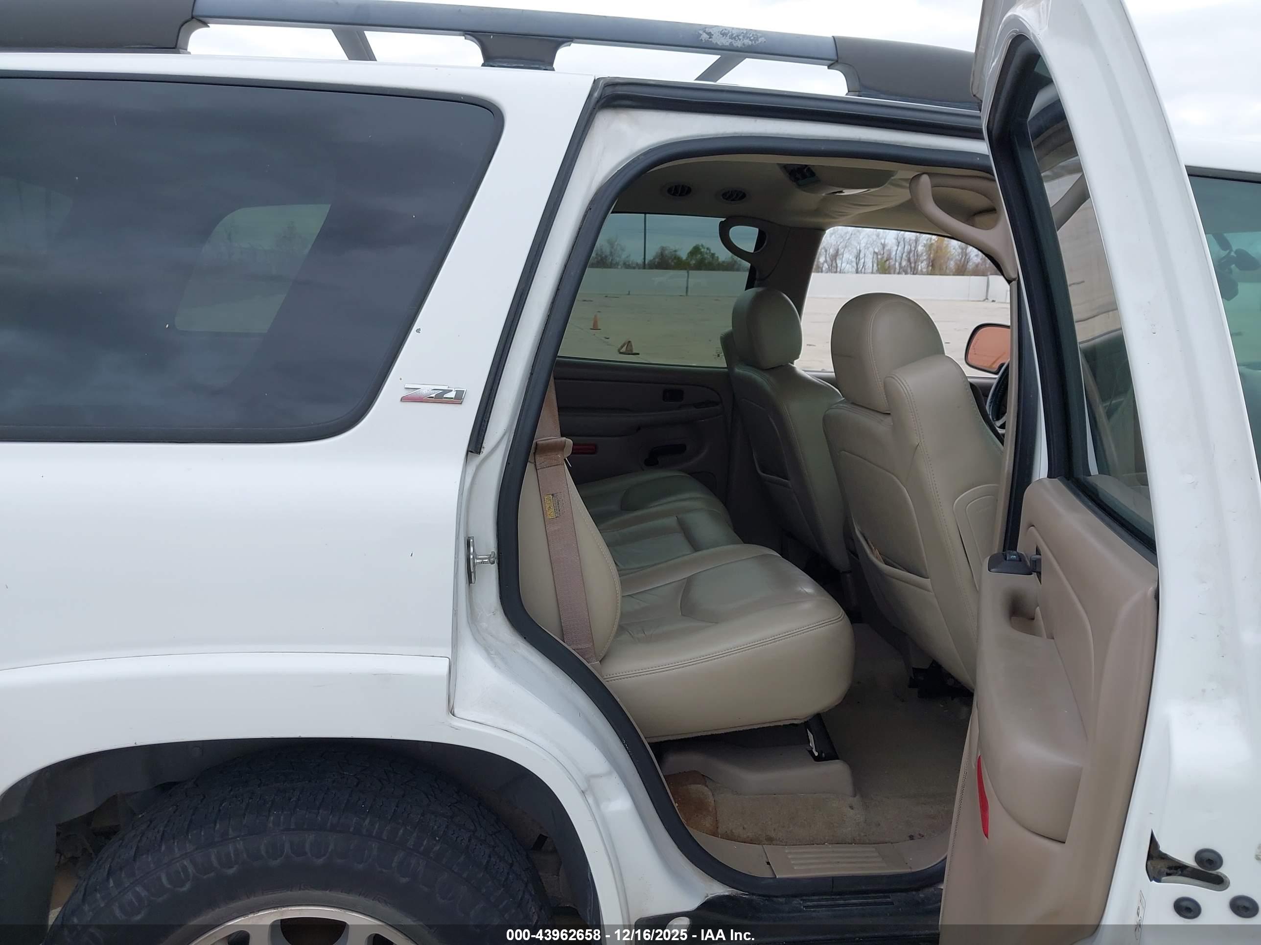 CHEVROLET TAHOE image 8