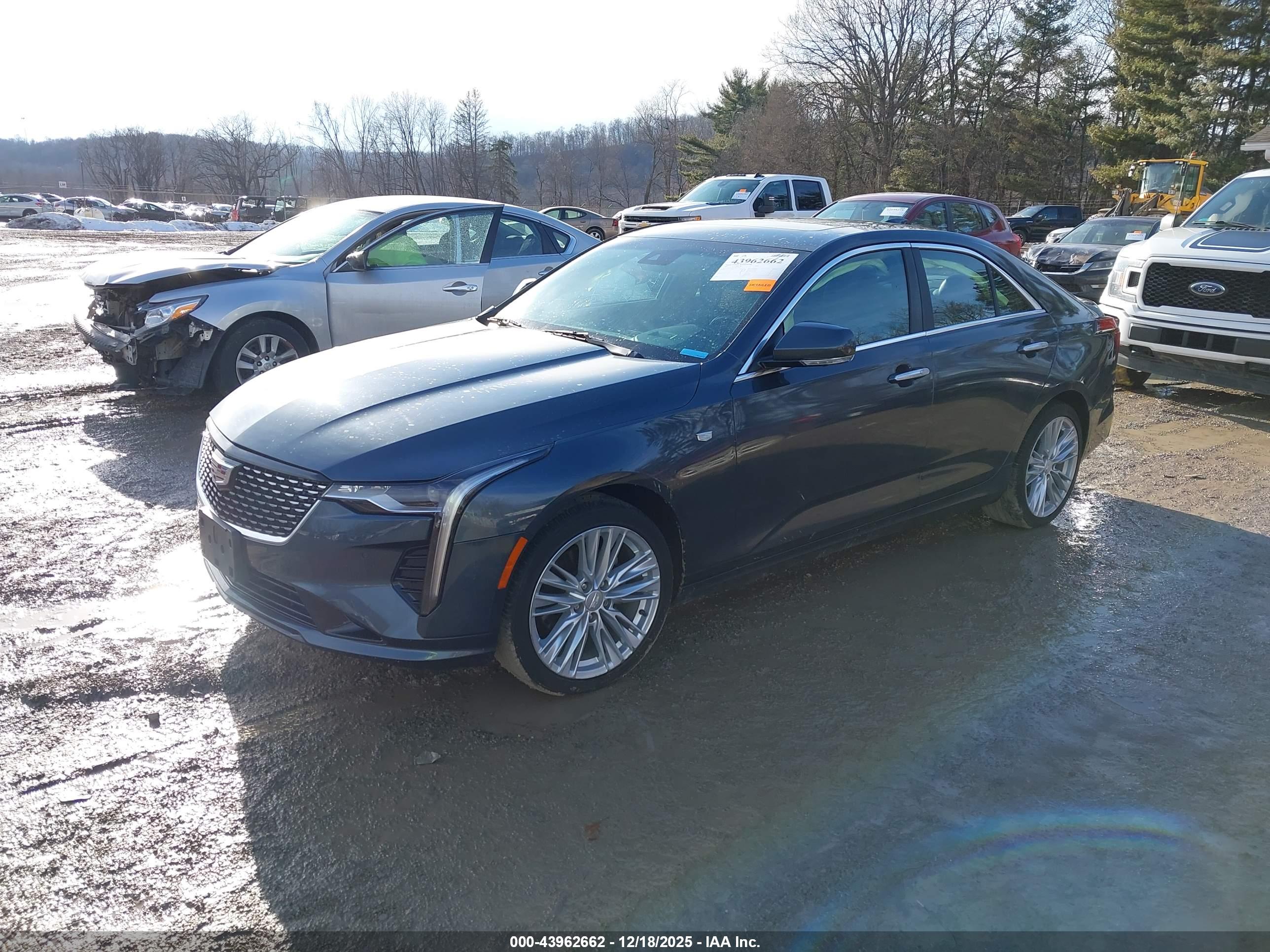 CADILLAC CT4 image 2
