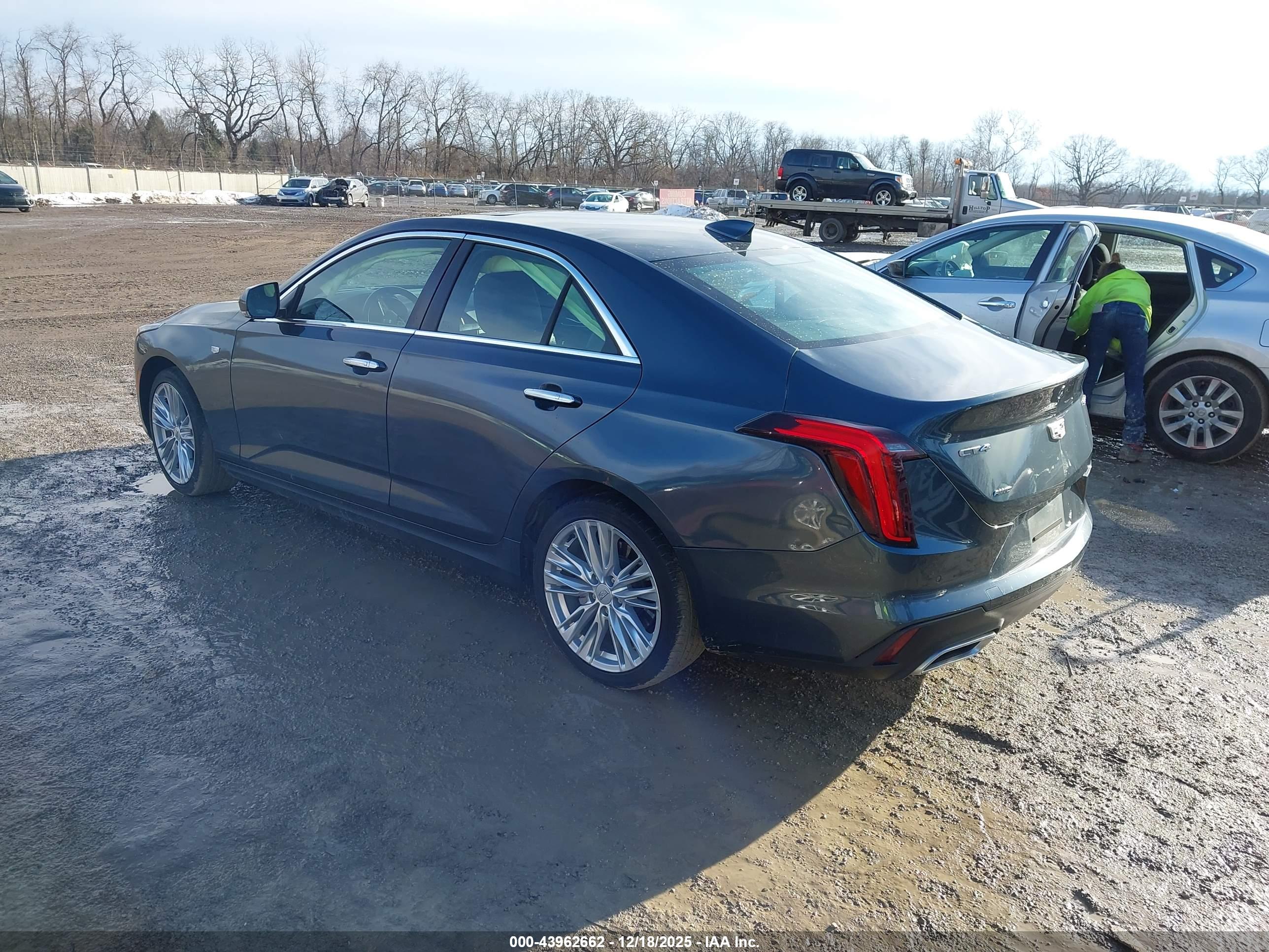 CADILLAC CT4 image 3