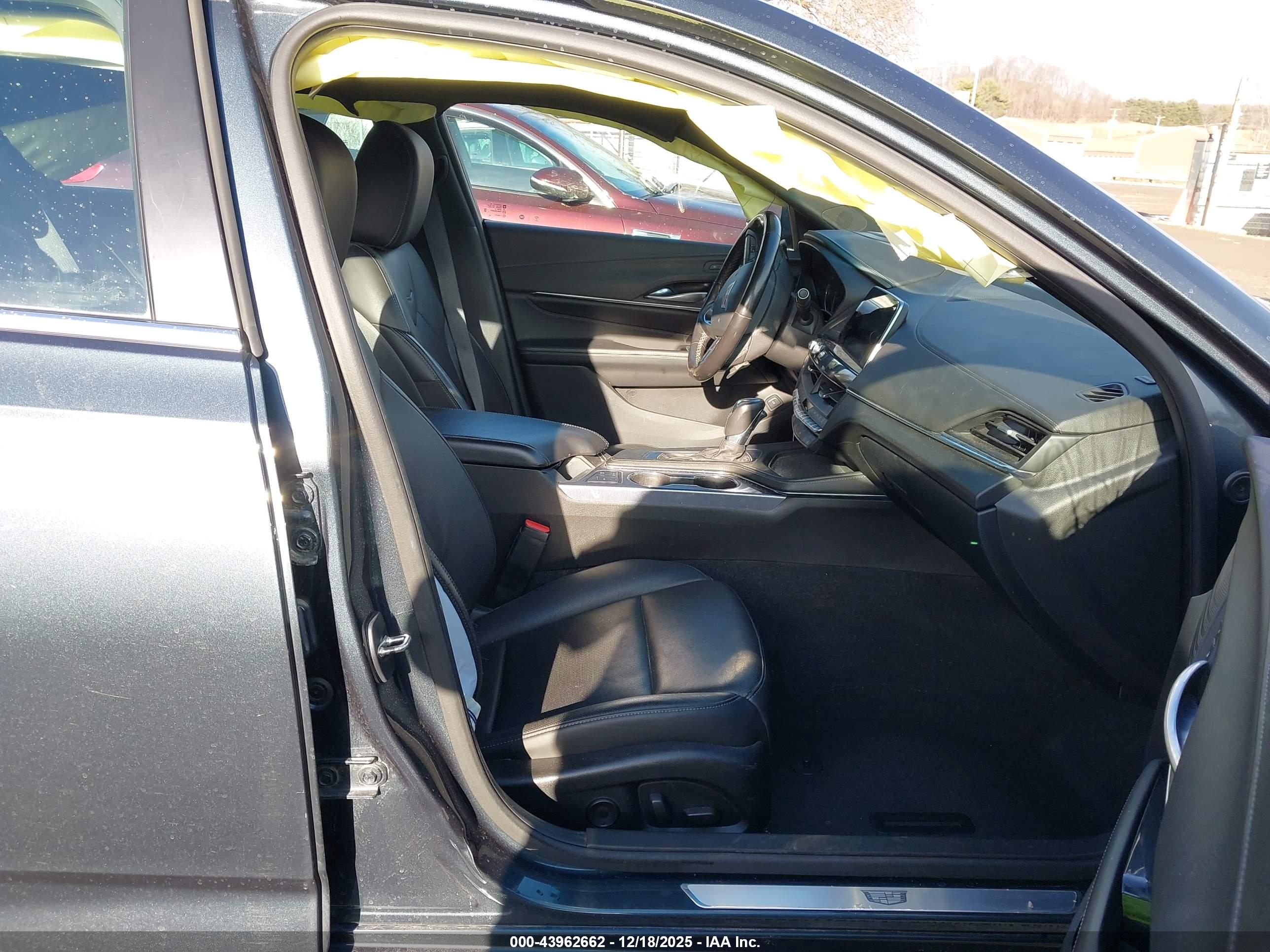 CADILLAC CT4 image 5
