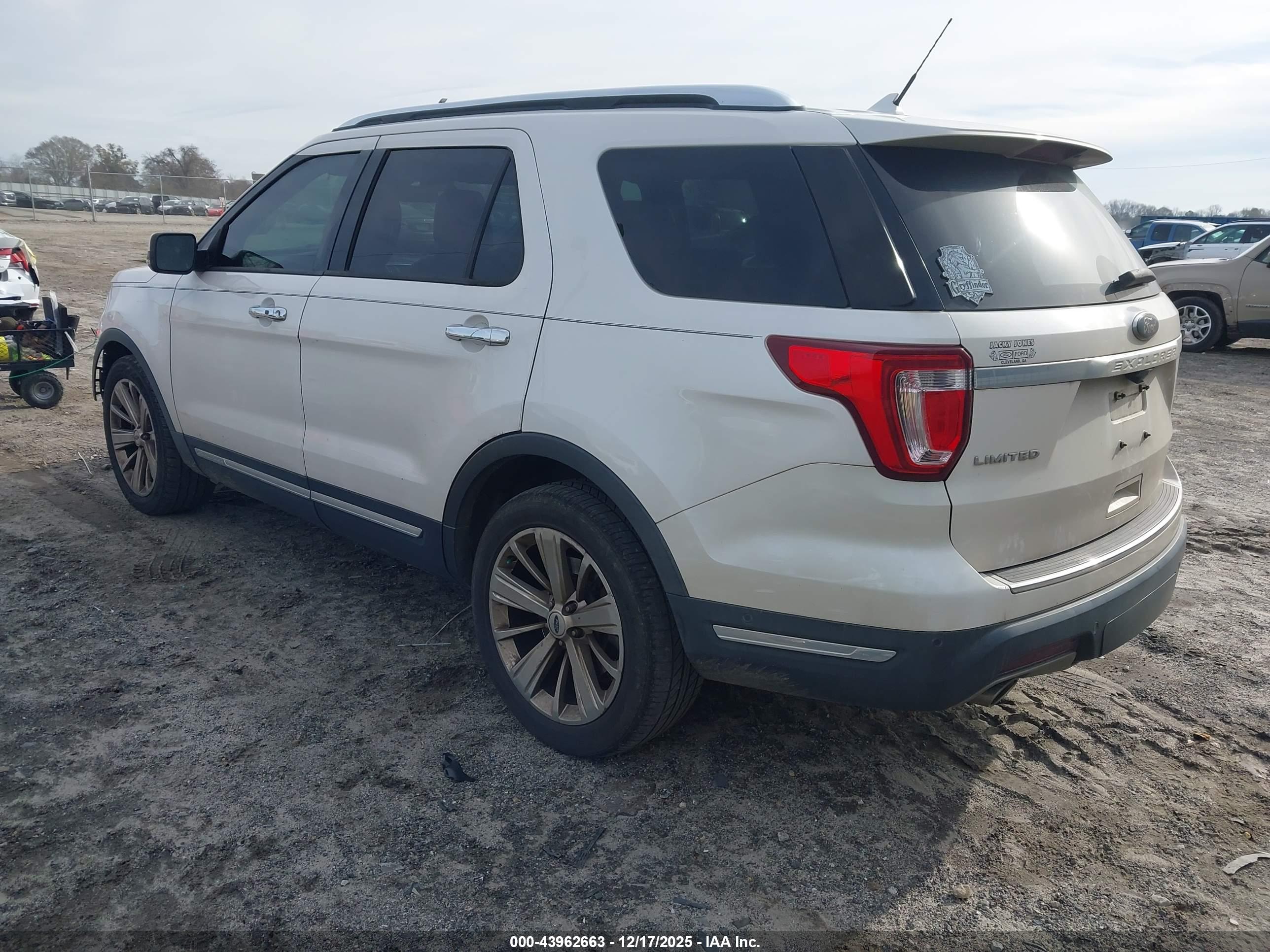 FORD EXPLORER image 3