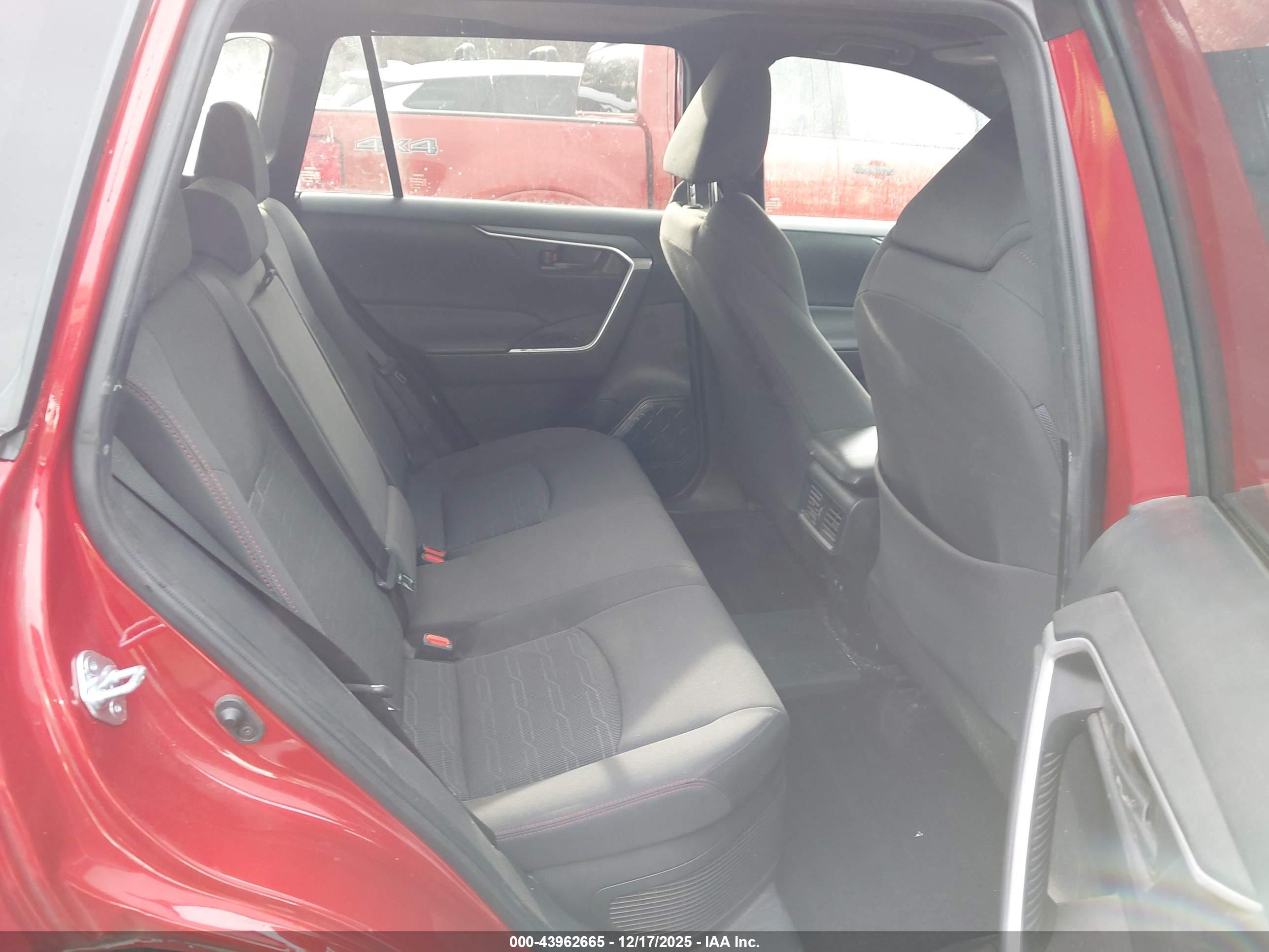 TOYOTA RAV4 image 8